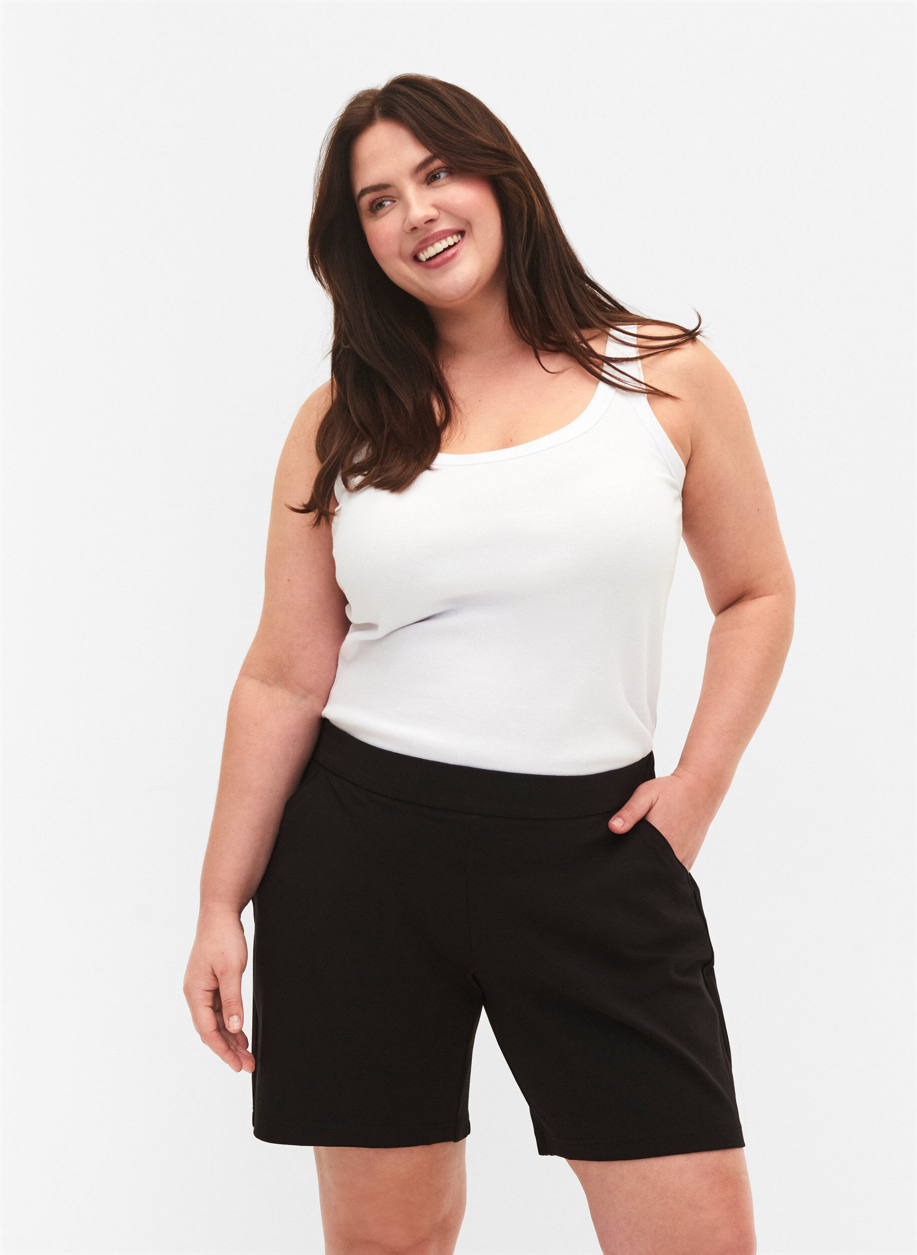 Zizzi Maddison shorts med regular fit, Black, Model image number 0