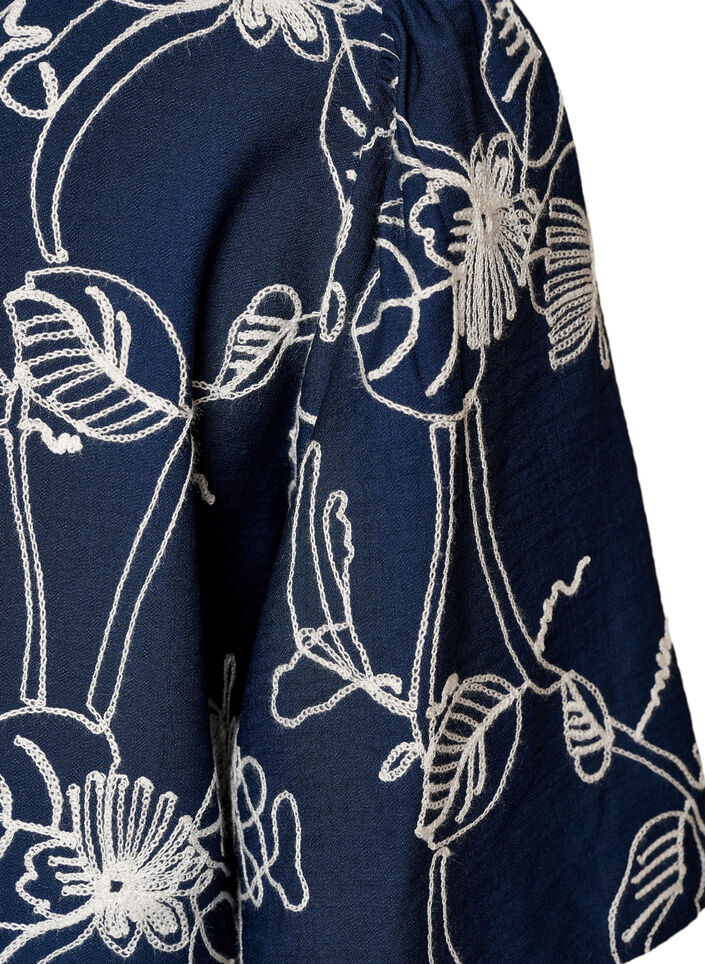 Kort&aelig;rmet bluse med broderet m&oslash;nster, Bl&aring;, Packshot image number 3