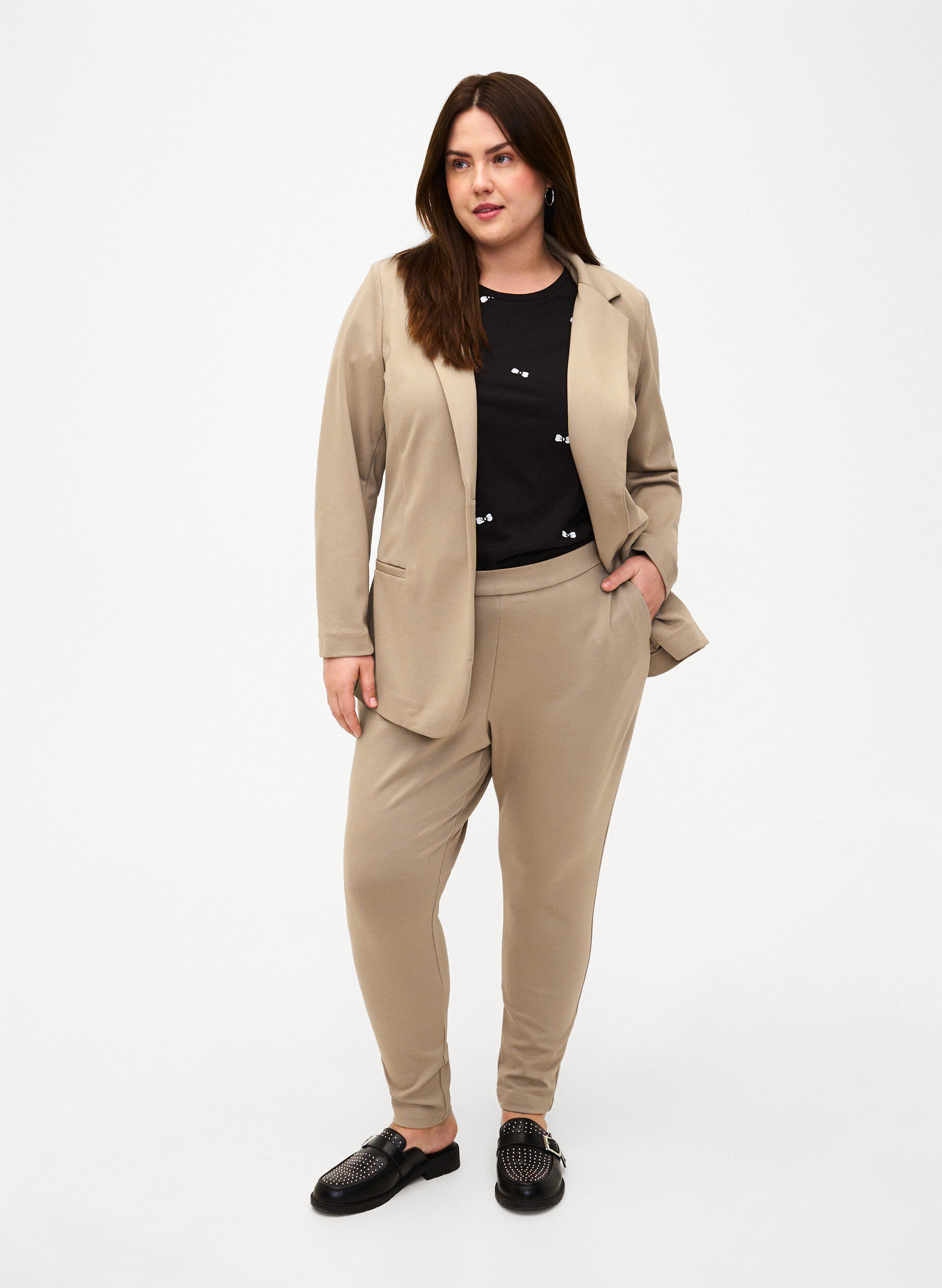 Zizzi Enkel blazer med knaplukning, Beige, Model image number 1