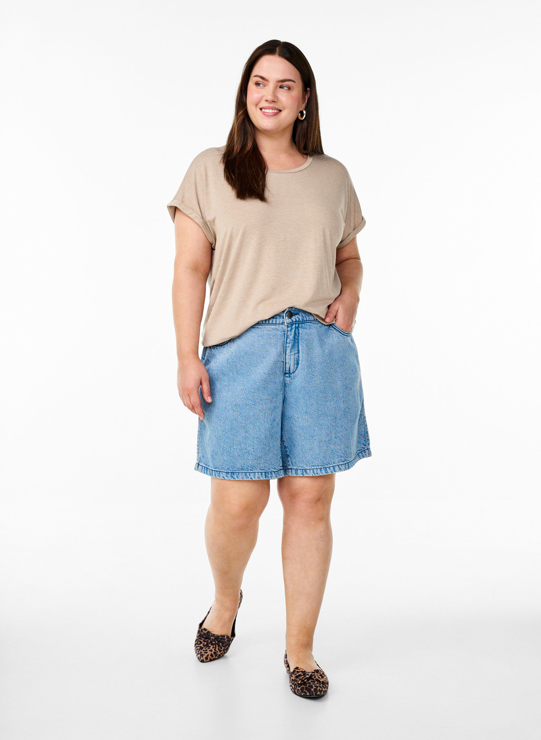 Zizzi L&oslash;s t-shirt i viskose med rund hals, Brun, Model image number 1