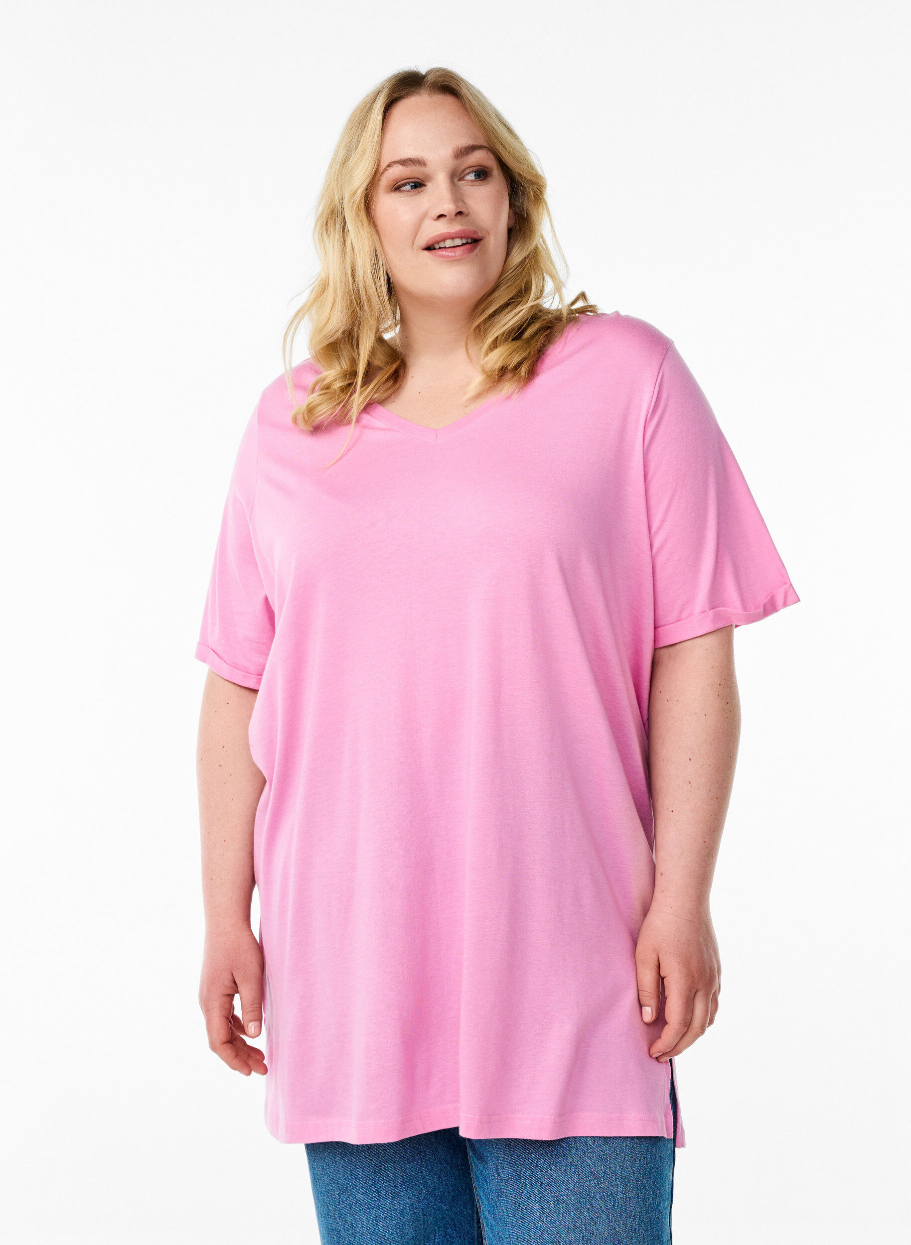Ensfarvet oversize t-shirt med v-hals, Lyser&oslash;d, Model