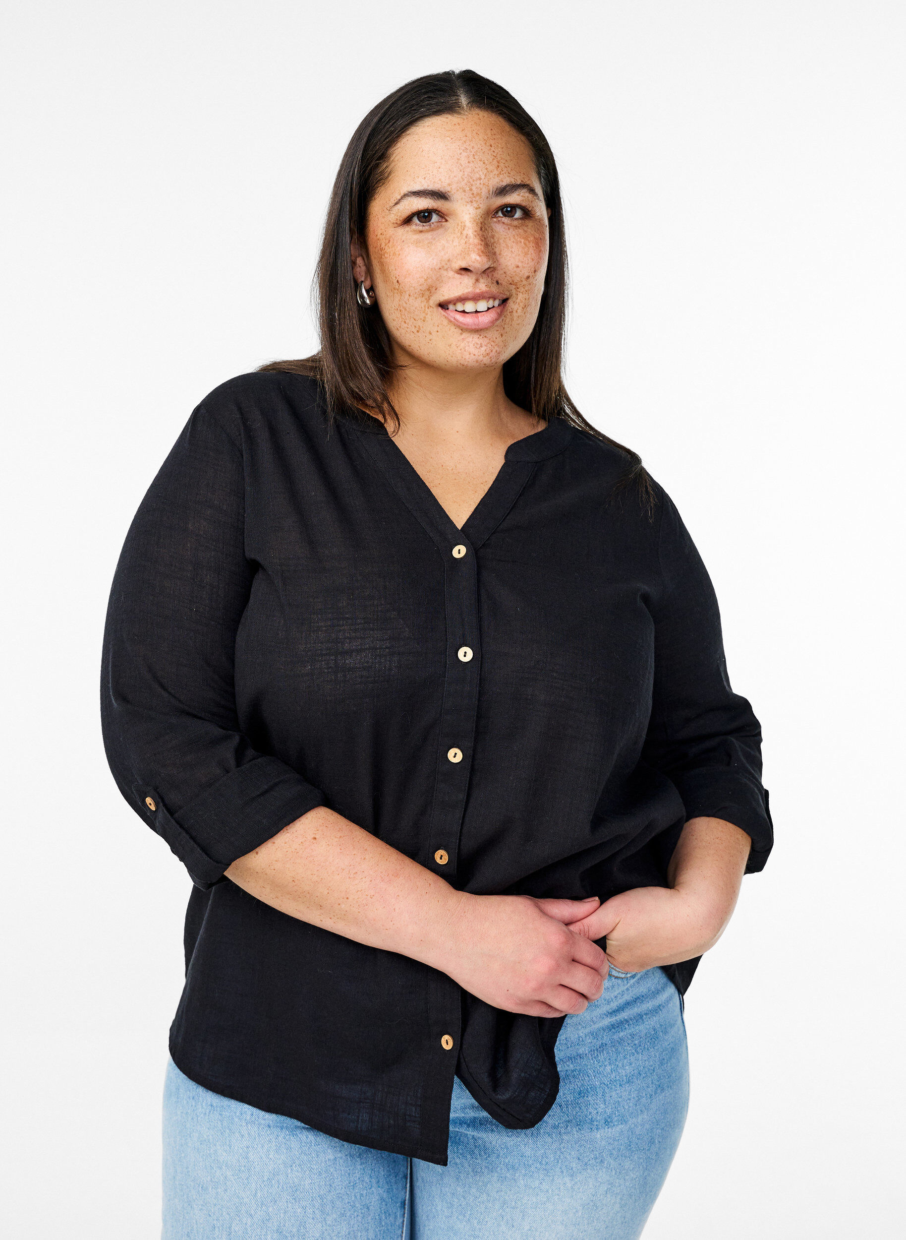 Zizzi Skjortebluse i bomuld med v-udsk&aelig;ring, Sort, Model image number 0