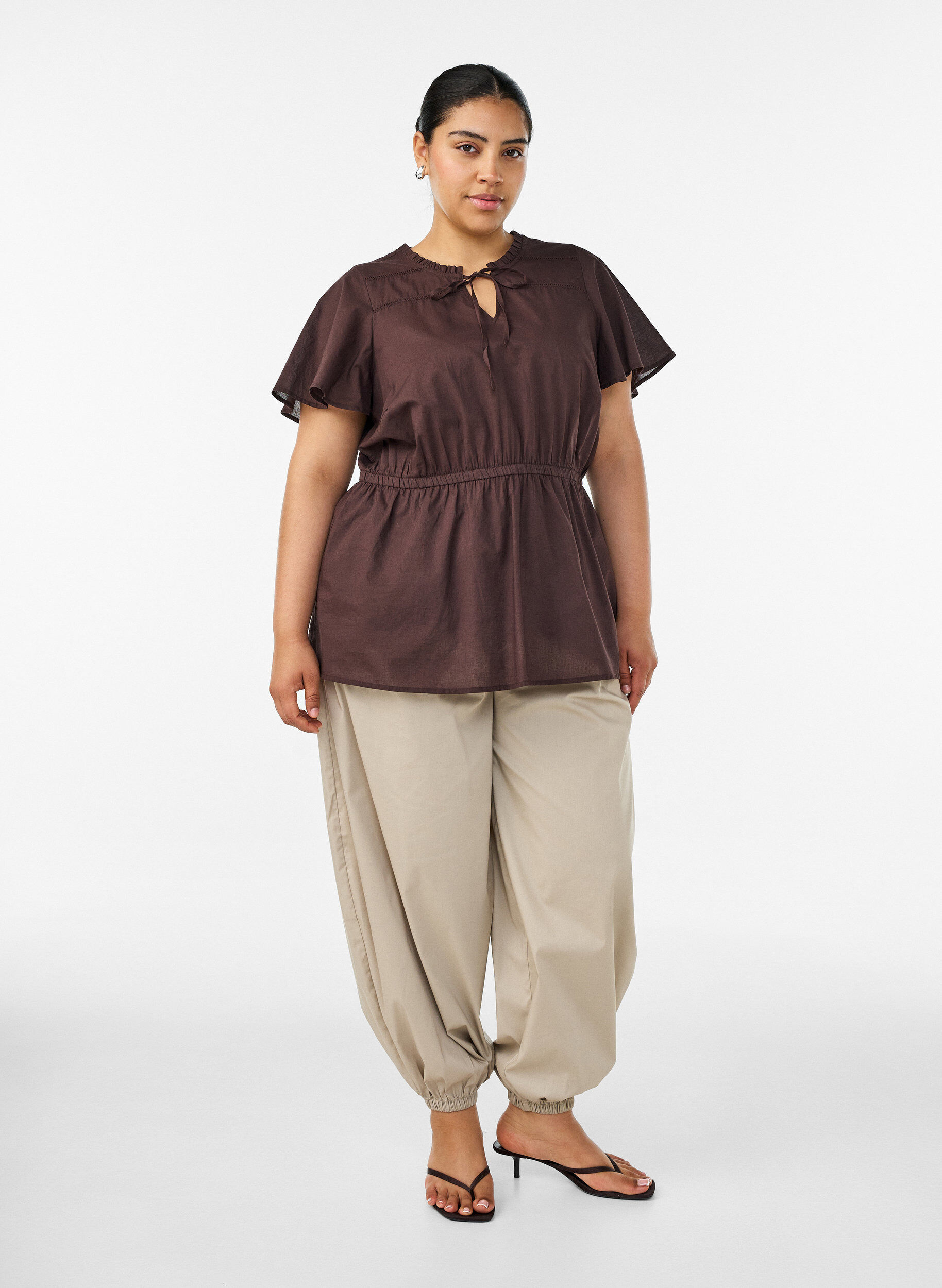 ZizziBluse i bomuld med bindeb&aring;nd og elastisk talje, Brun, Model image number 1