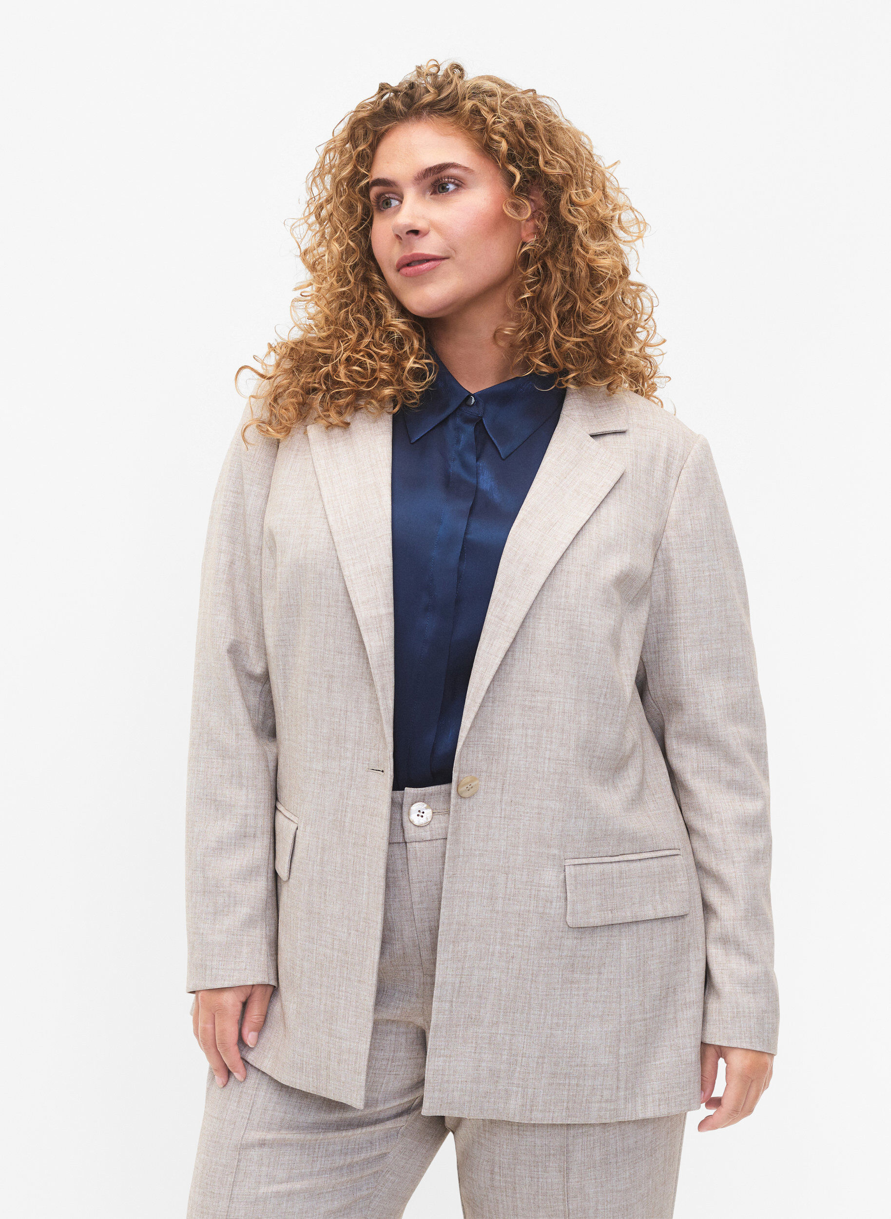 Zizzi Meleret blazer med knaplukning, String, Model image number 0
