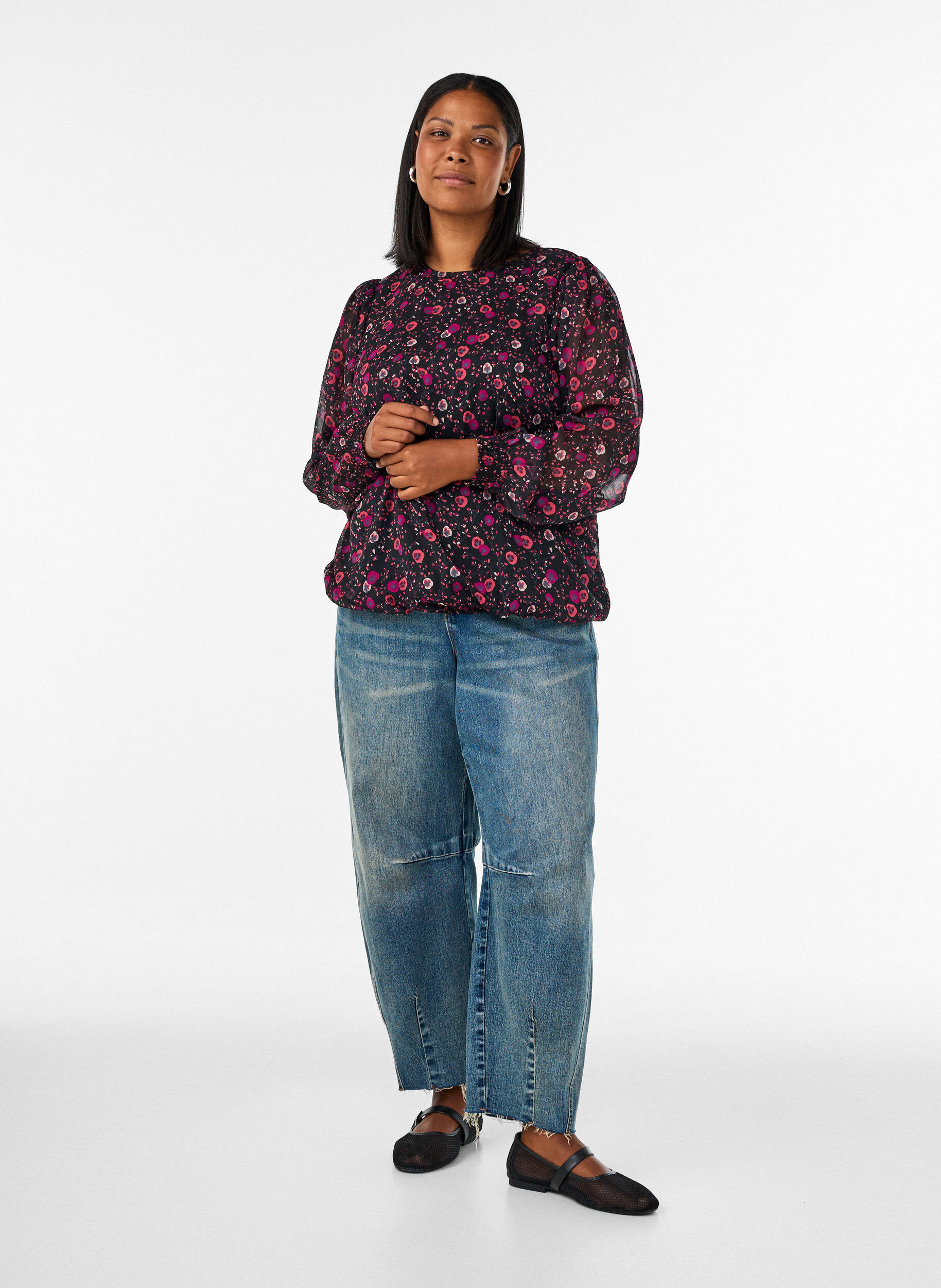 ZizziBlomstret chiffonbluse med transparente &aelig;rmer, Sort, Model image number 1