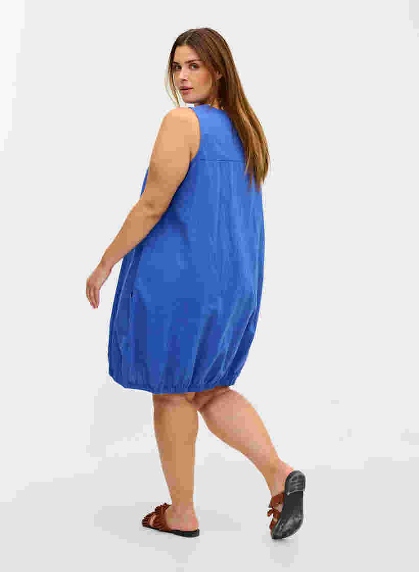 Ærmeløs kjole i bomuld, Dazzling Blue, Model image number 1