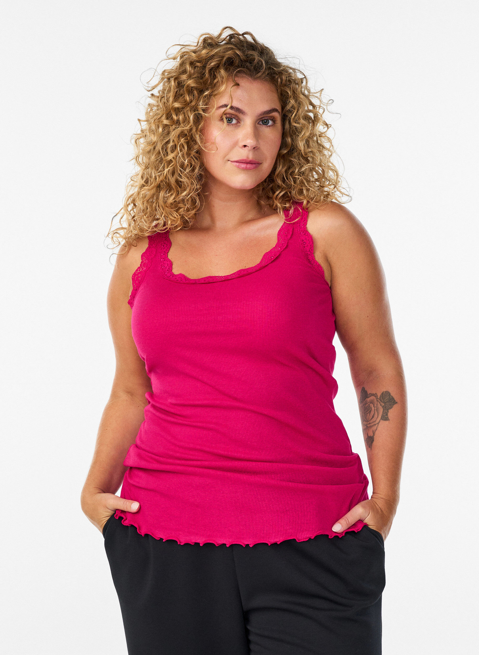 ZizziTop med blondekant, Lyser&oslash;d, Model image number 0