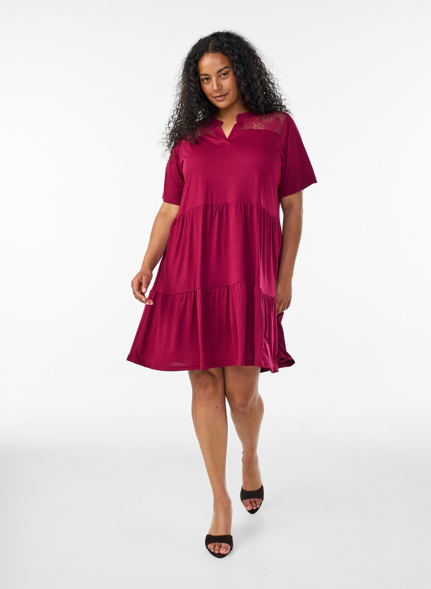 ZizziJerseykjole med blondedetaljer og lagdelt sk&oslash;rt, R&oslash;d, Model image number 1