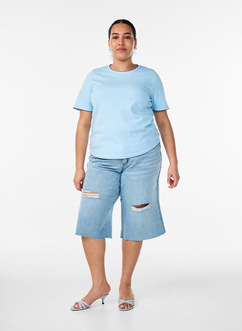T-shirt i bomuld med b&oslash;lgede kontrastkanter, Bl&aring;, Model image number 1