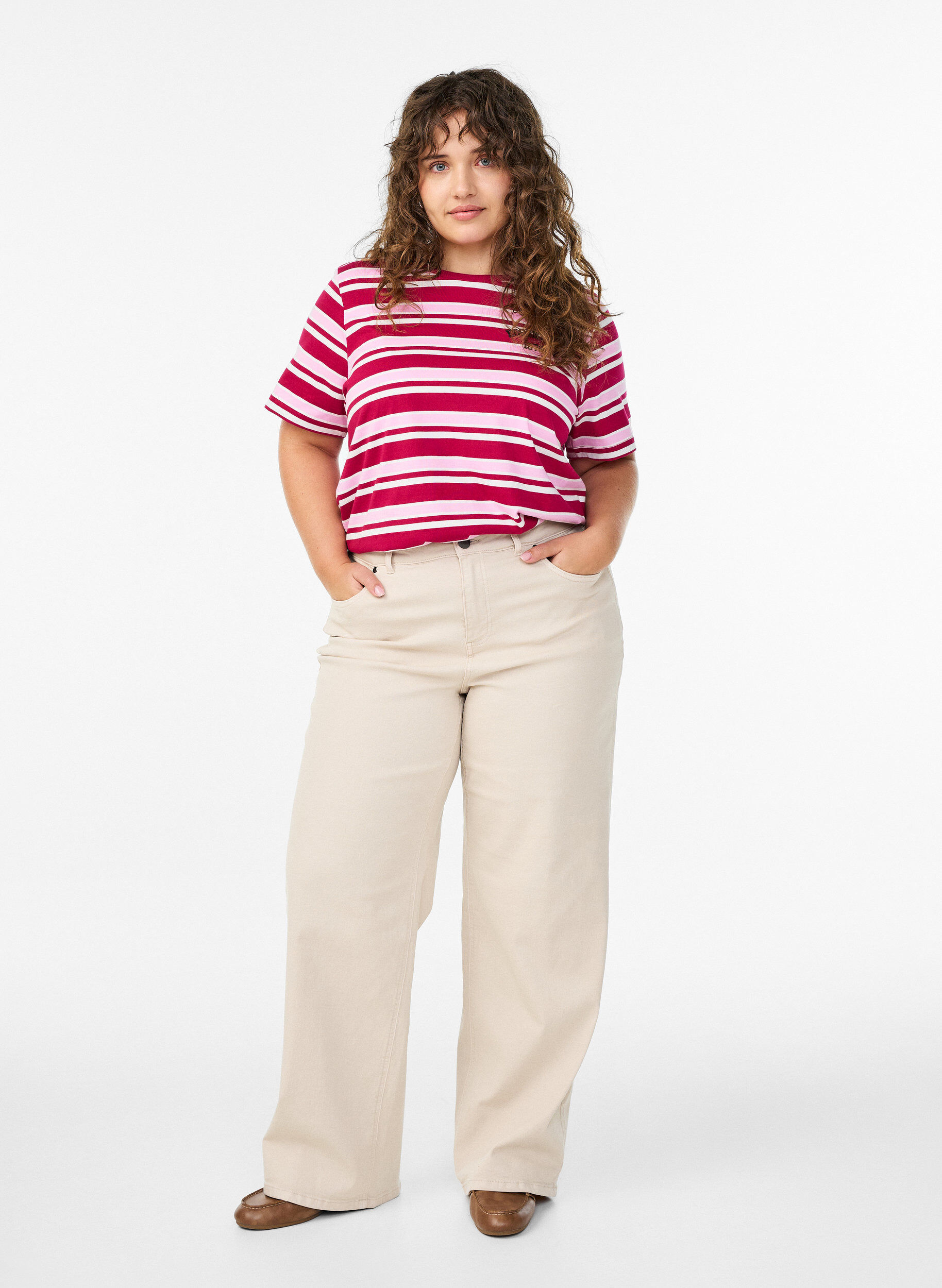 Zizzi T-shirt i bomuld med striber, Lyser&oslash;d, Model image number 1