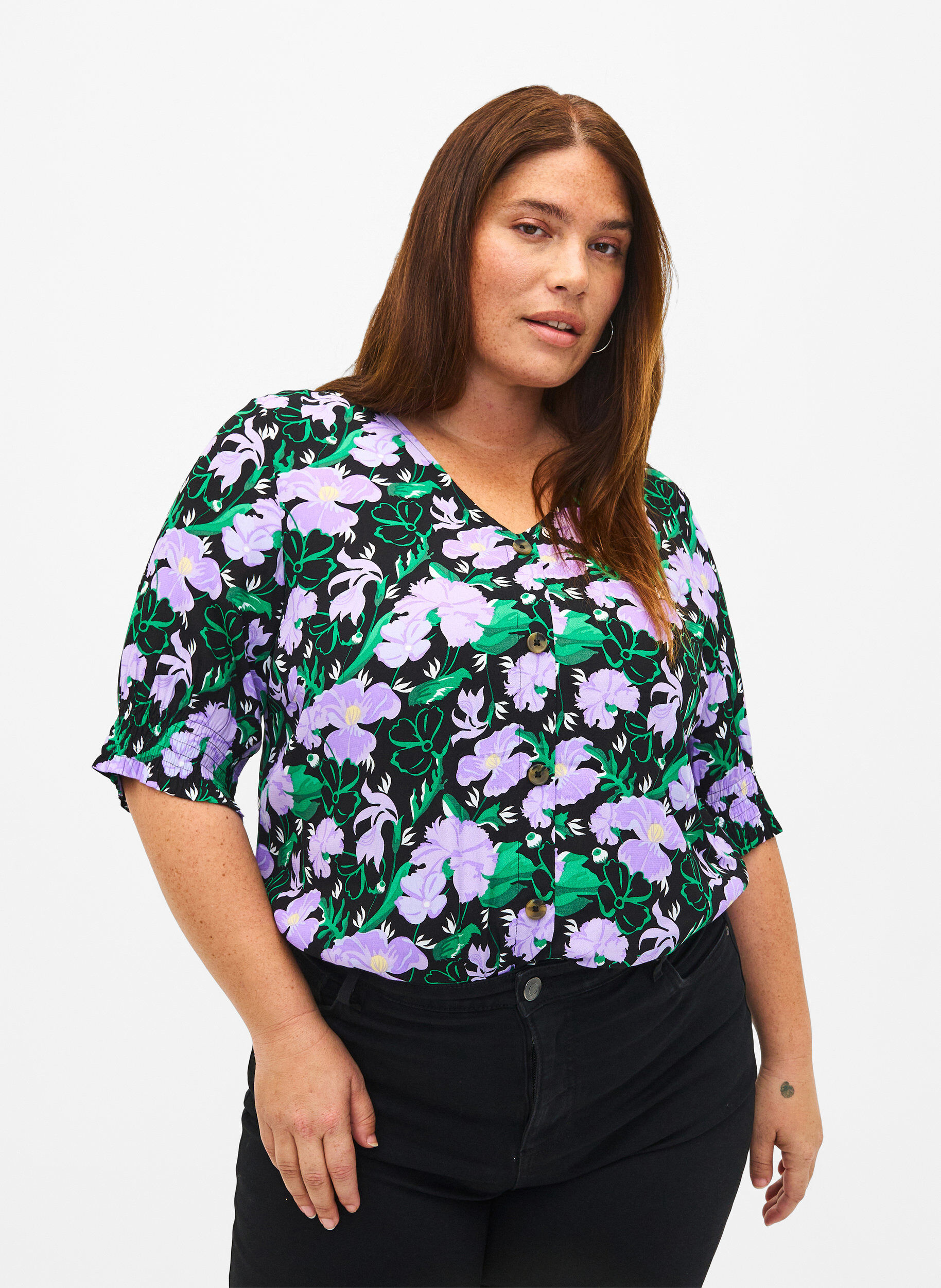 Zizzi Viskosebluse med knapper, Black Small Flower, Model image number 0