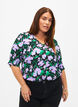 Viskosebluse med knapper, Black Small Flower, Model image number 0