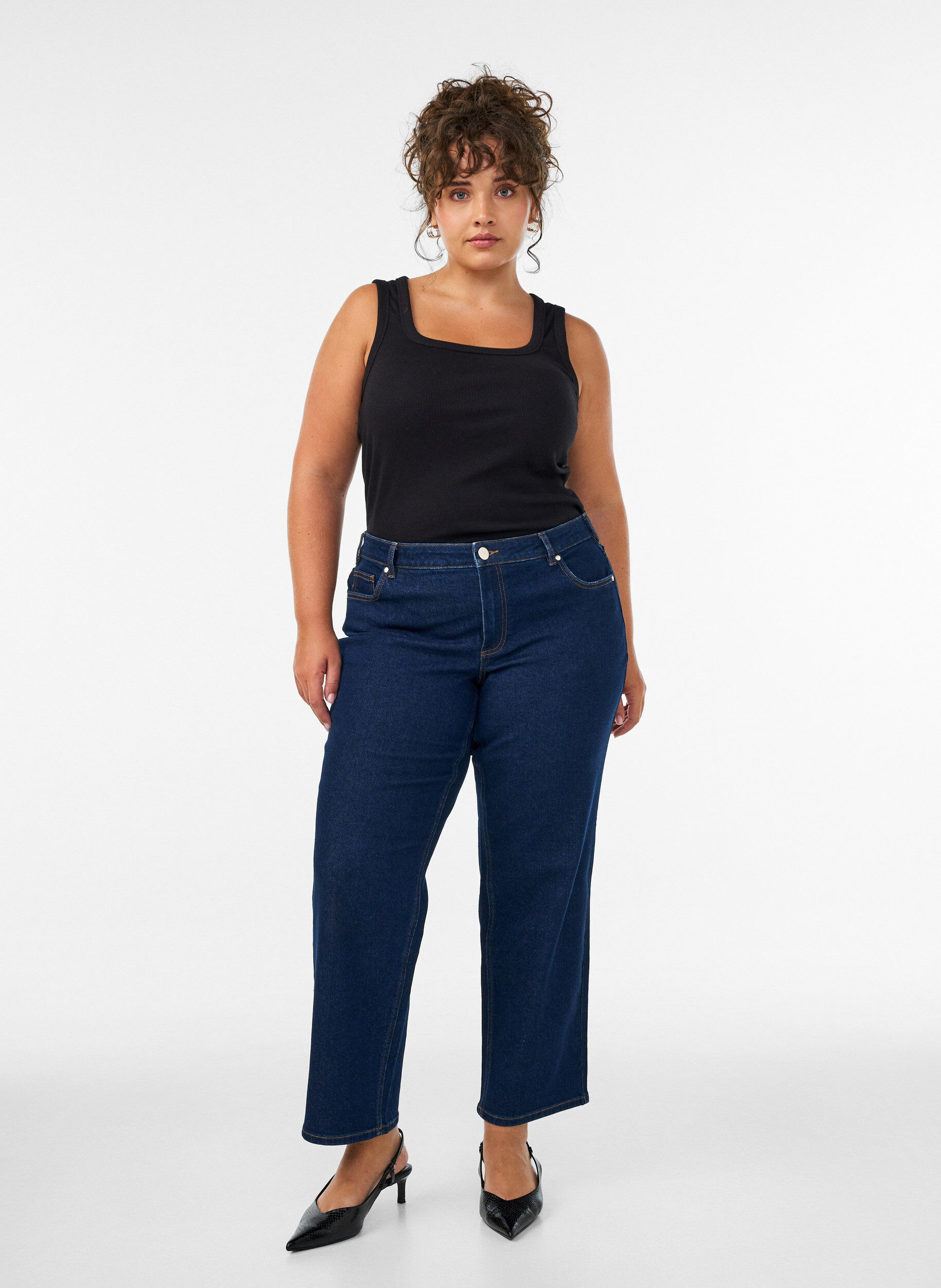 ZizziCropped straight fit jeans med regul&aelig;r talje, Bl&aring;, Model image number 0