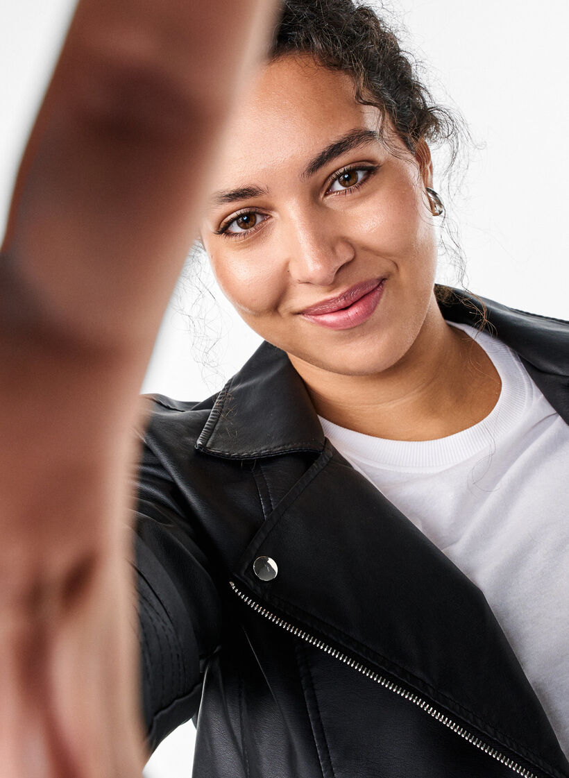 Bikerjakke i imiteret l&aelig;der , Sort, Model image number 3