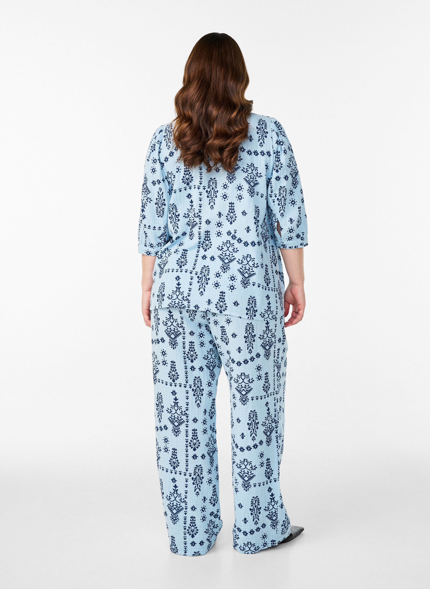 Zizzi Skjortebluse med 3/4 &aelig;rmer, Bl&aring;, Model image number 2