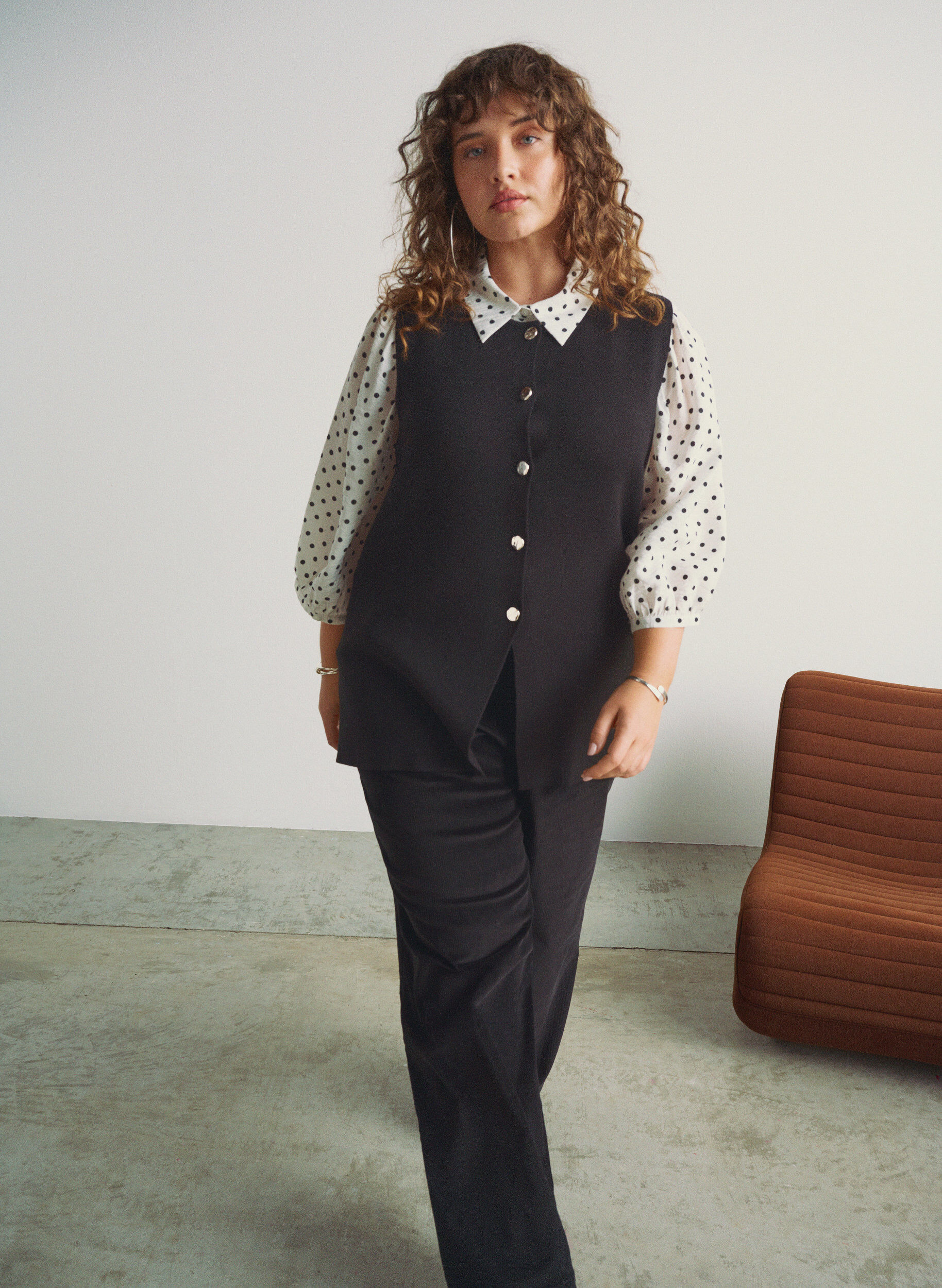 Zizzi Fl&oslash;jlsbukser med h&oslash;j talje og vide ben, Sort, Image image number 0