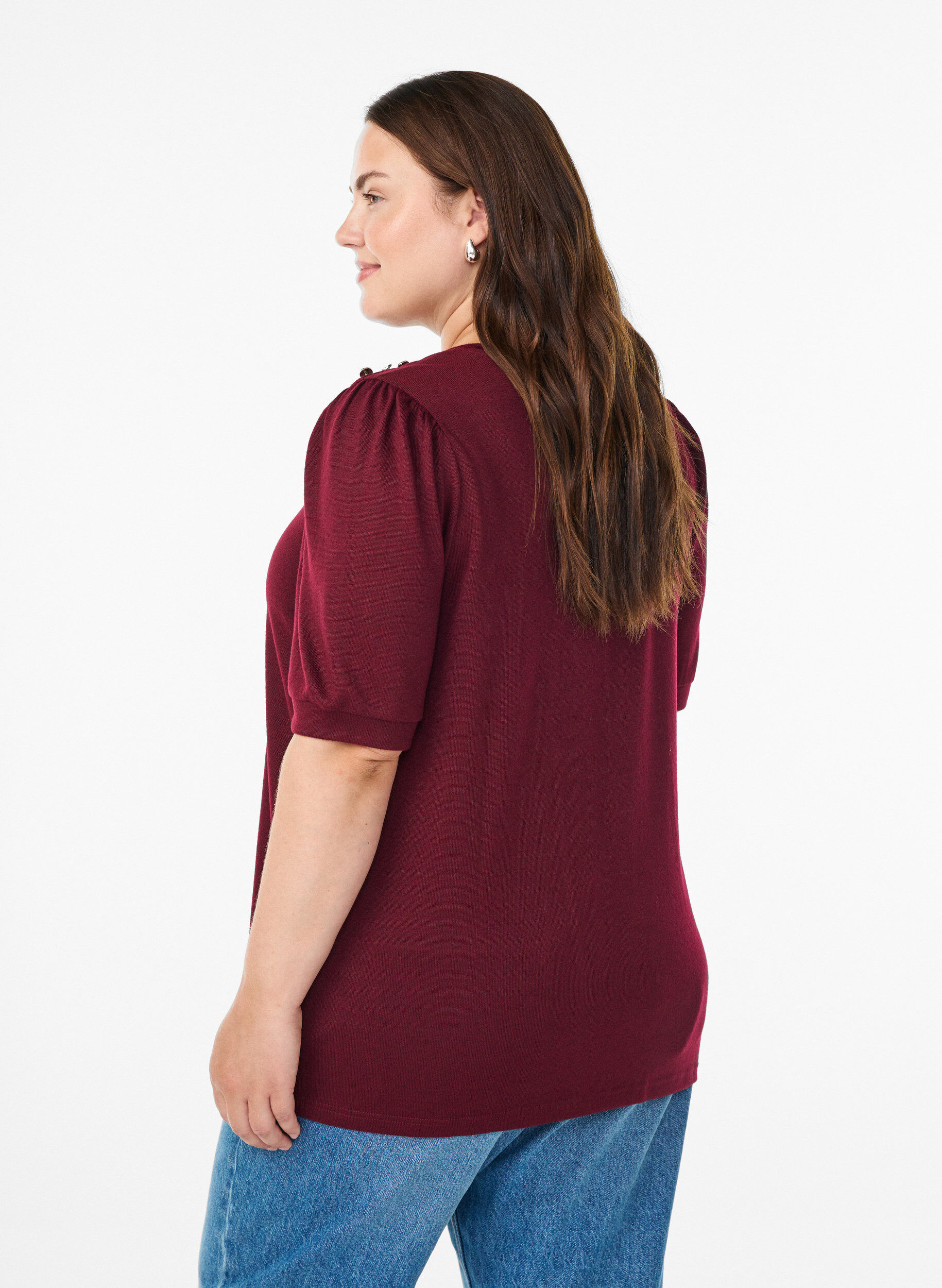 Zizzi Bluse med knapdetalje og korte puf&aelig;rmer, M&oslash;rk Bordeaux, Model image number 2