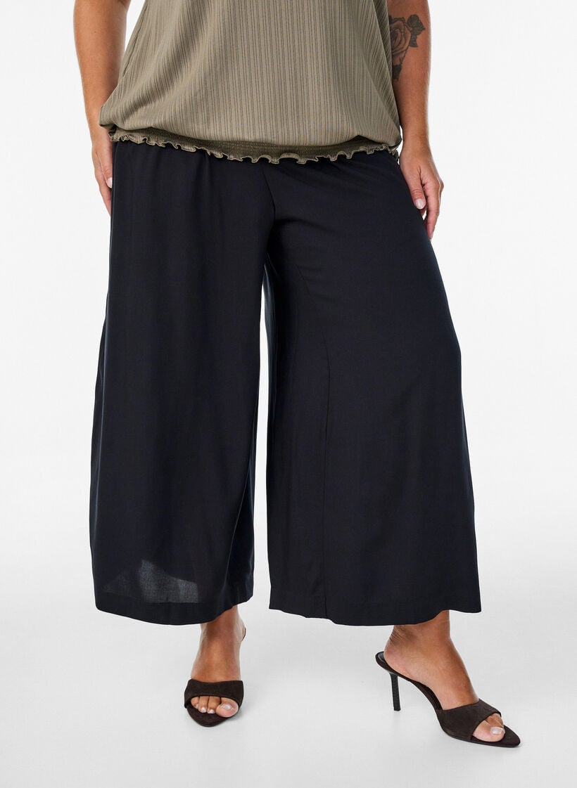 Culottebukser i viskose med h&oslash;j talje og vidde, Sort, Model image number 2
