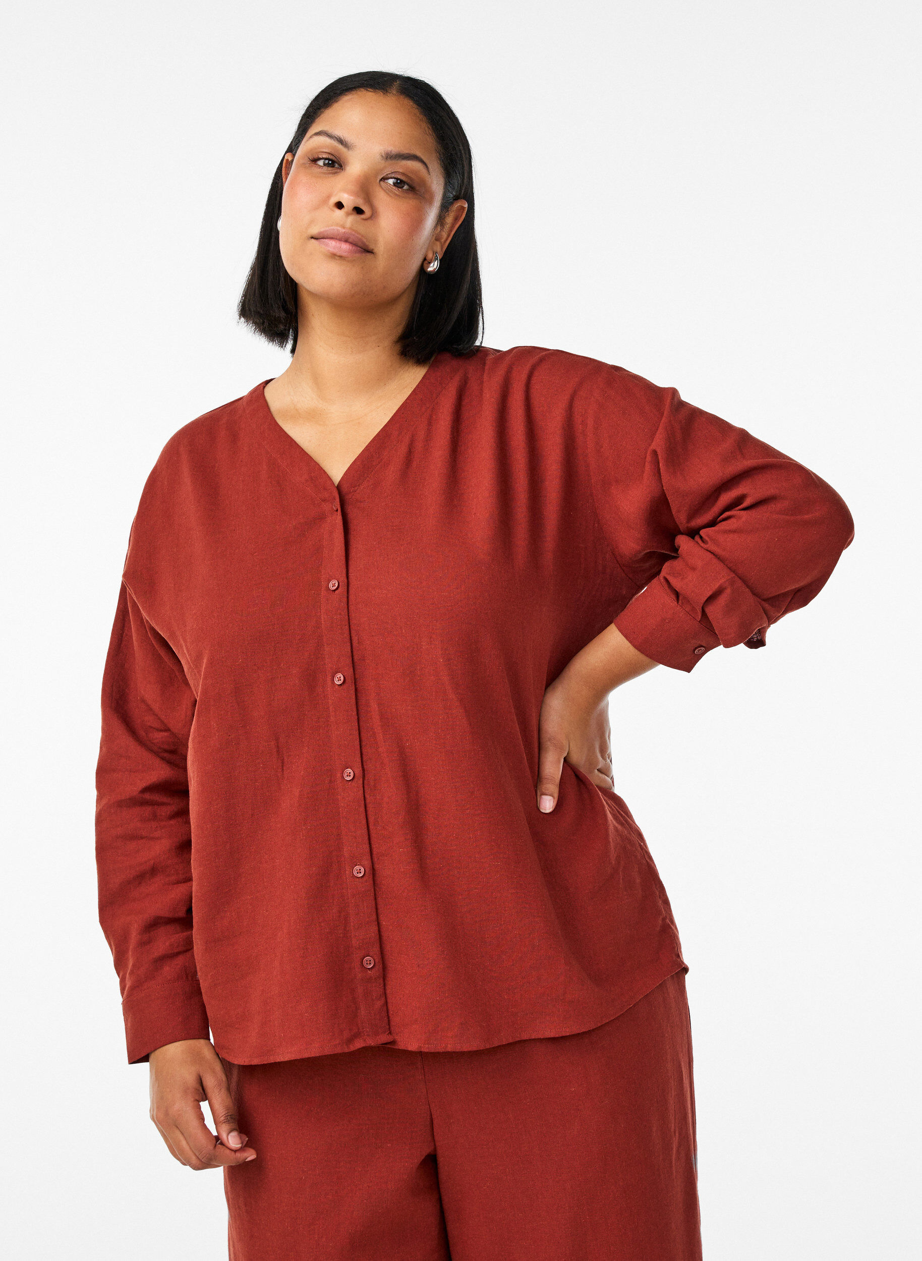 Bluse i h&oslash;r og viskose med V-udsk&aelig;ring, R&oslash;d, Model