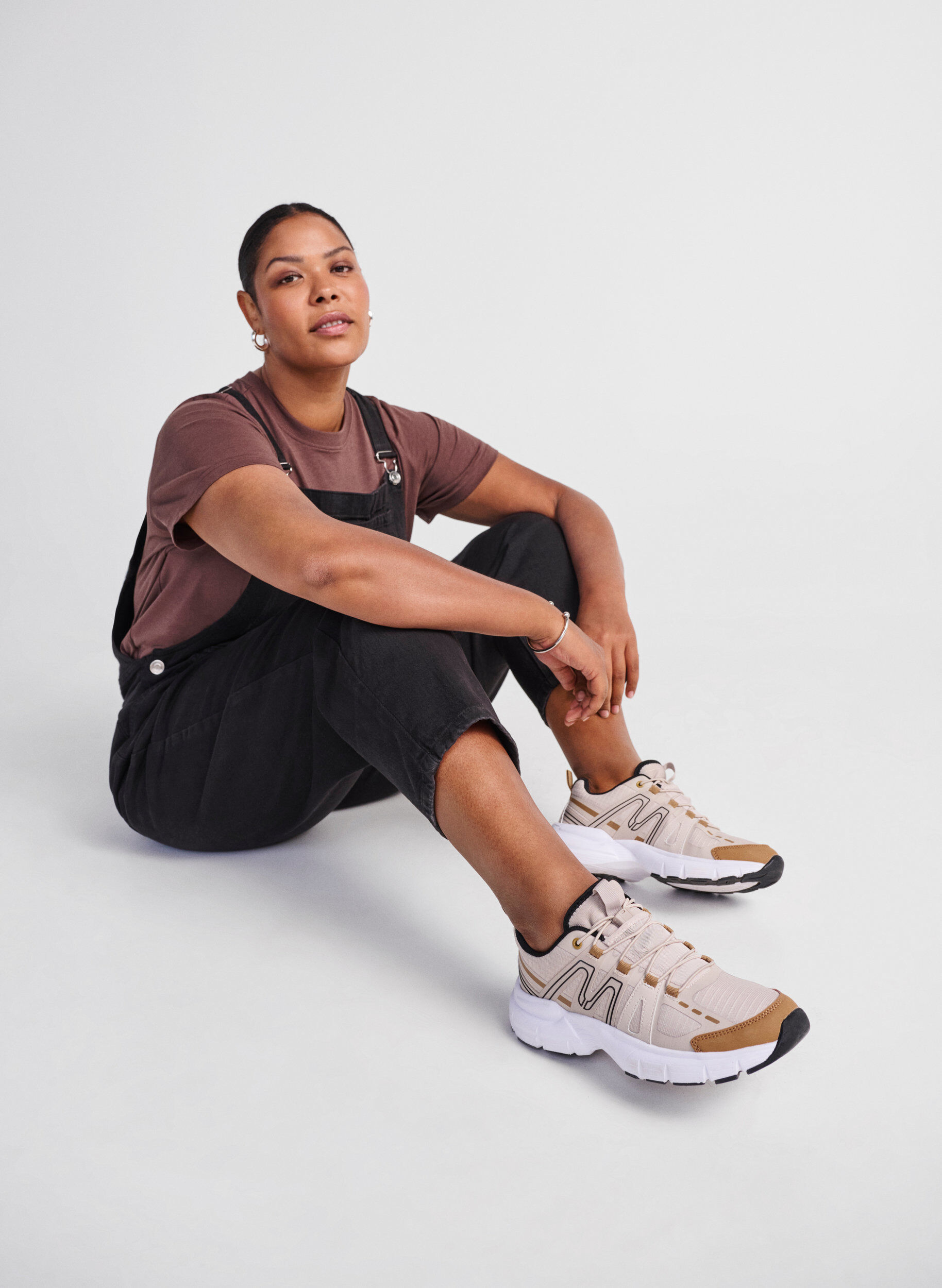 Zizzi Wide fit - Sneakers med elastiske sn&oslash;reb&aring;nd, Birch, Image image number 0