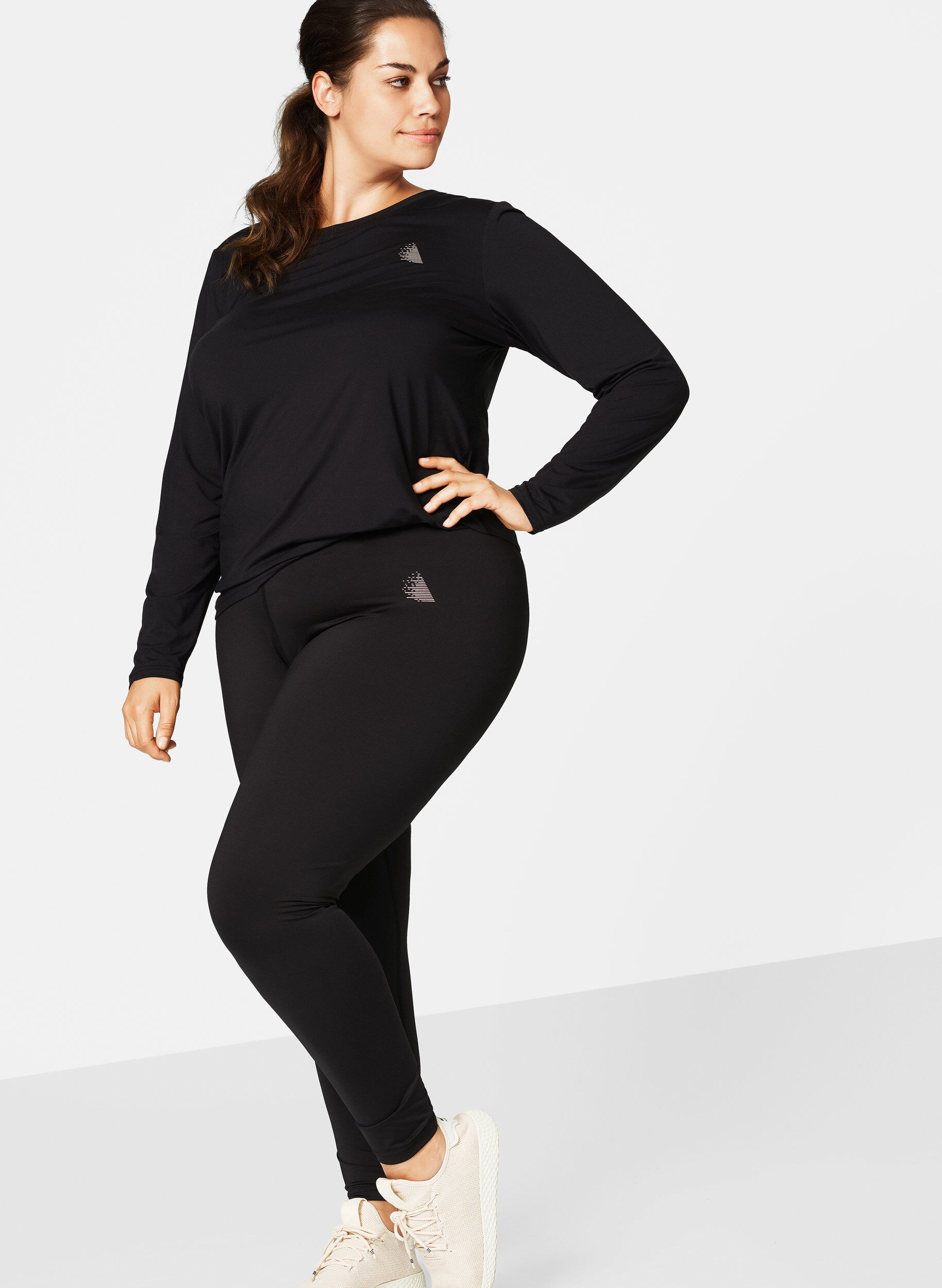 ZizziTr&aelig;ningsbluse med lange &aelig;rmer, Sort, Model image number 3