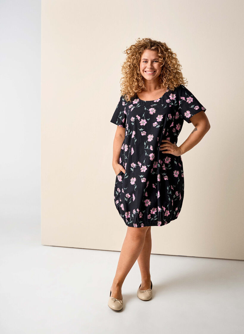 Kortærmet bomuldskjole med print, Sort, Image image number 0