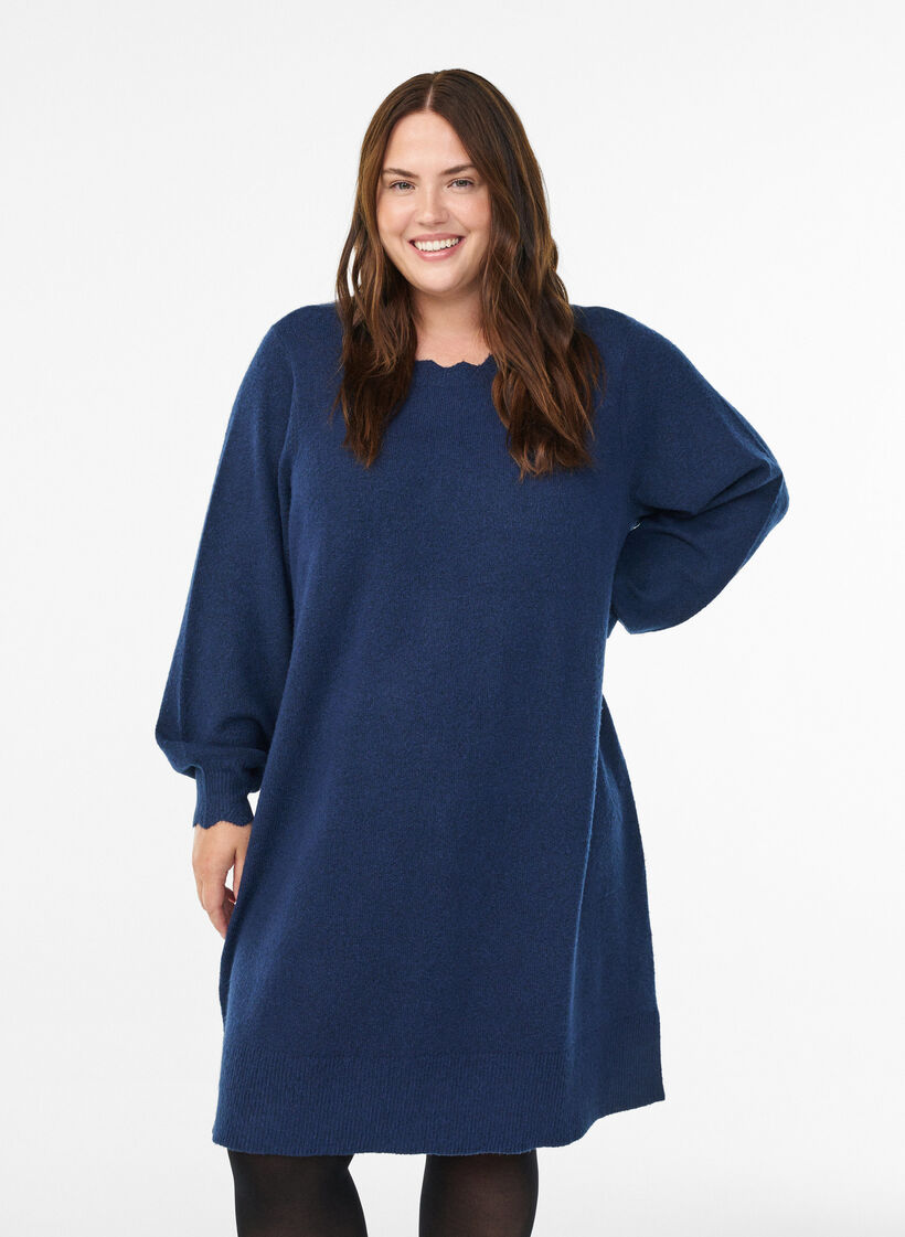 Kort strikkjole med b&oslash;lgede kanter og slidser, Bl&aring;, Model image number 0