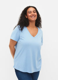 Kortærmet t-shirt med v-udskæring, Placid Blue, Model