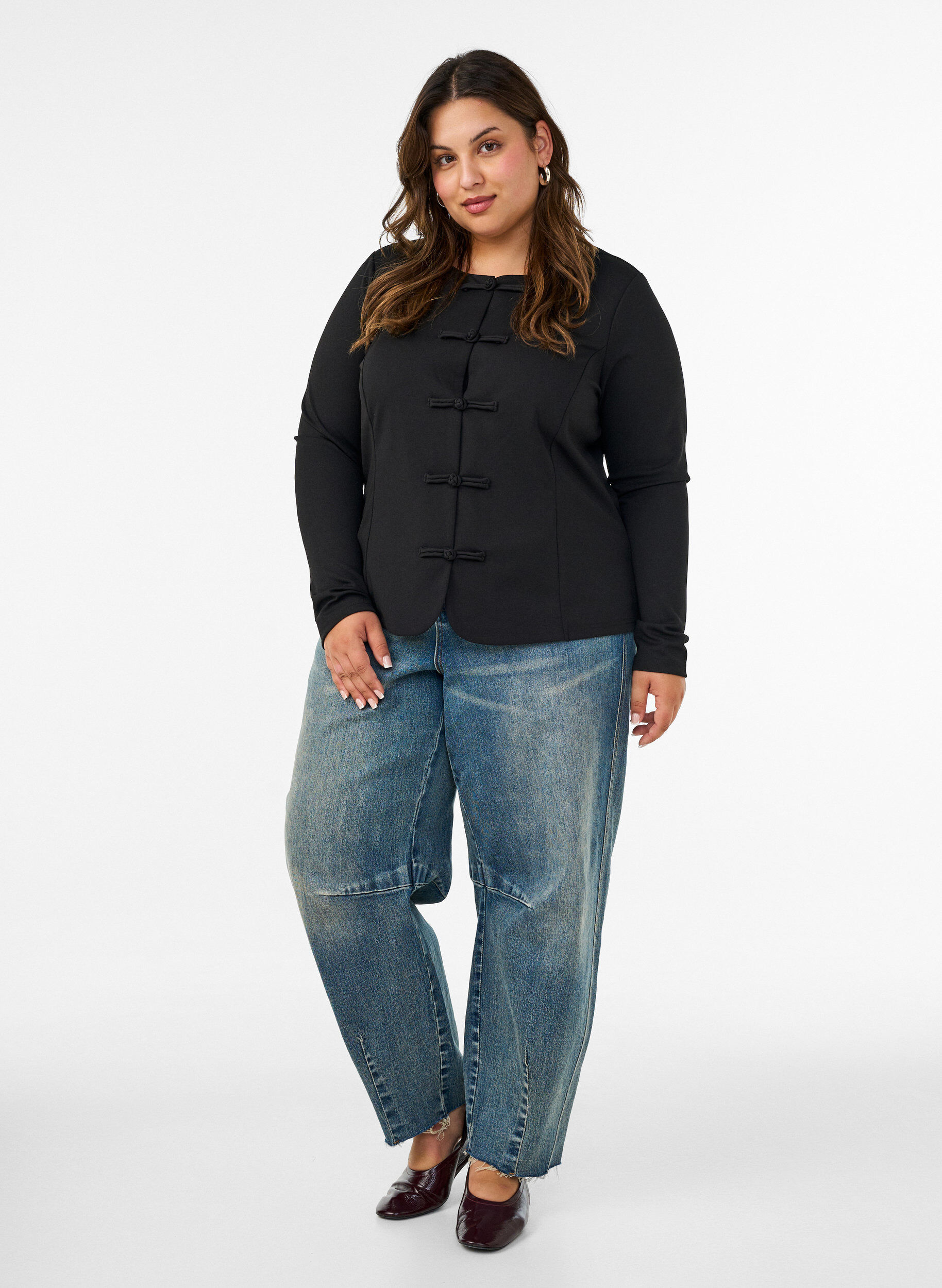 ZizziFigursyet cardigan med knudelukninger, Sort, Model image number 1