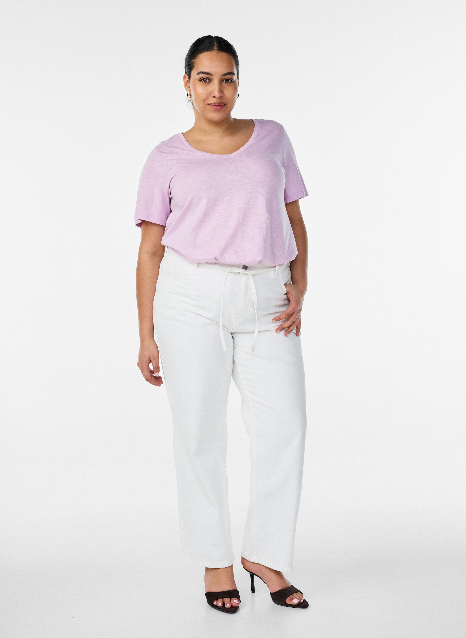 Zizzi Kort&aelig;rmet basis t-shirt med v-hals, Lilla, Model image number 1