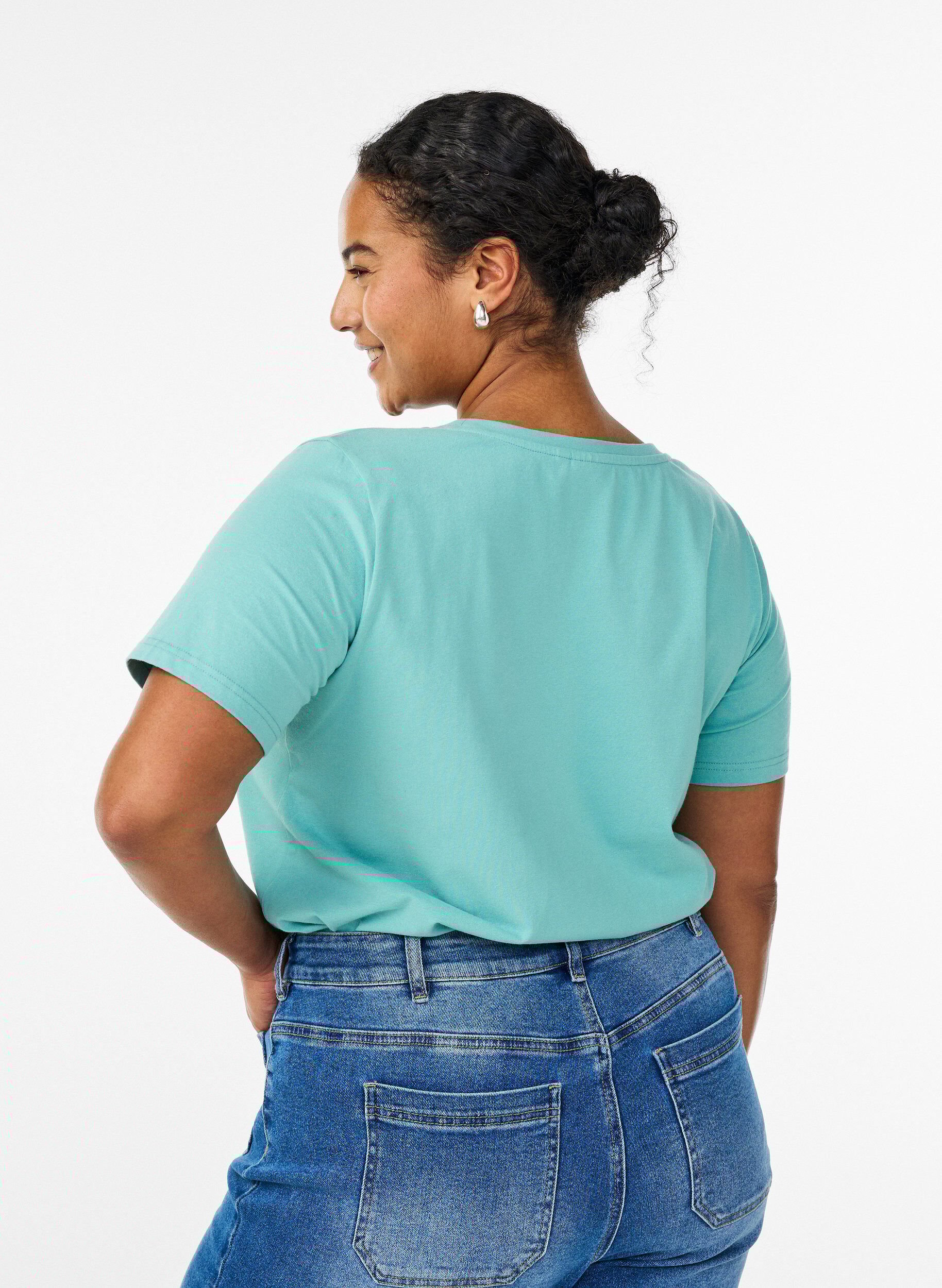 Zizzi Ensfarvet basis t-shirt i bomuld, Gr&oslash;n, Model image number 2