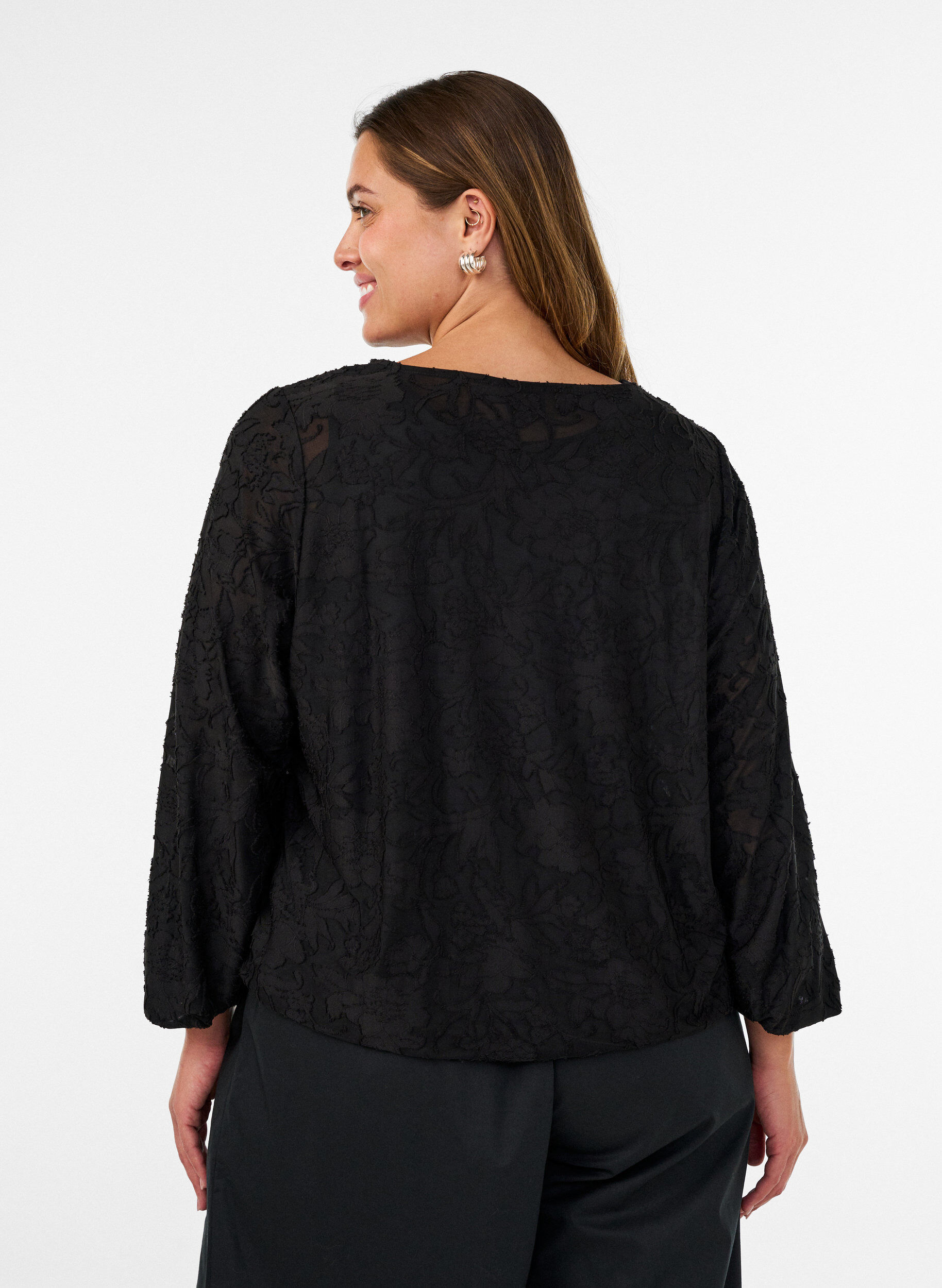 ZizziTransparent bluse med blomsterstruktur og lange &aelig;rmer, Sort, Model image number 2
