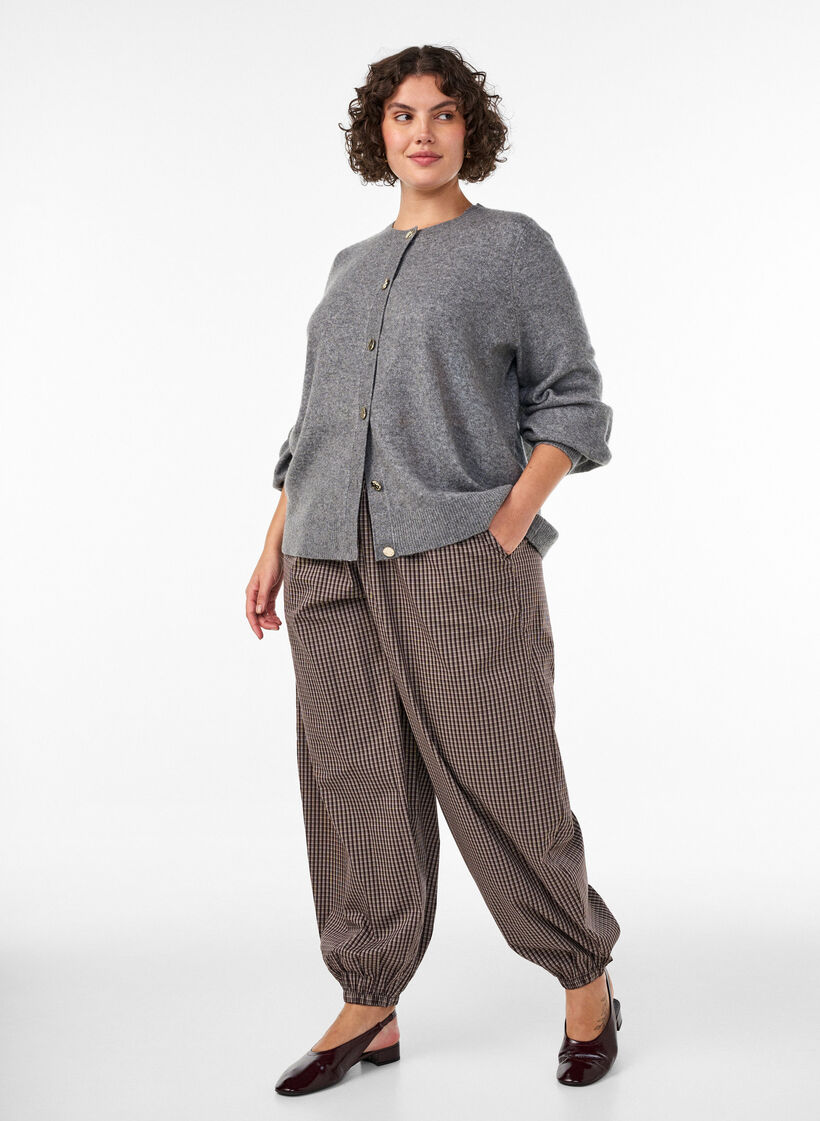 Cardigan i bl&oslash;d strik med guldfarvede knapper, Gr&aring;, Model image number 1