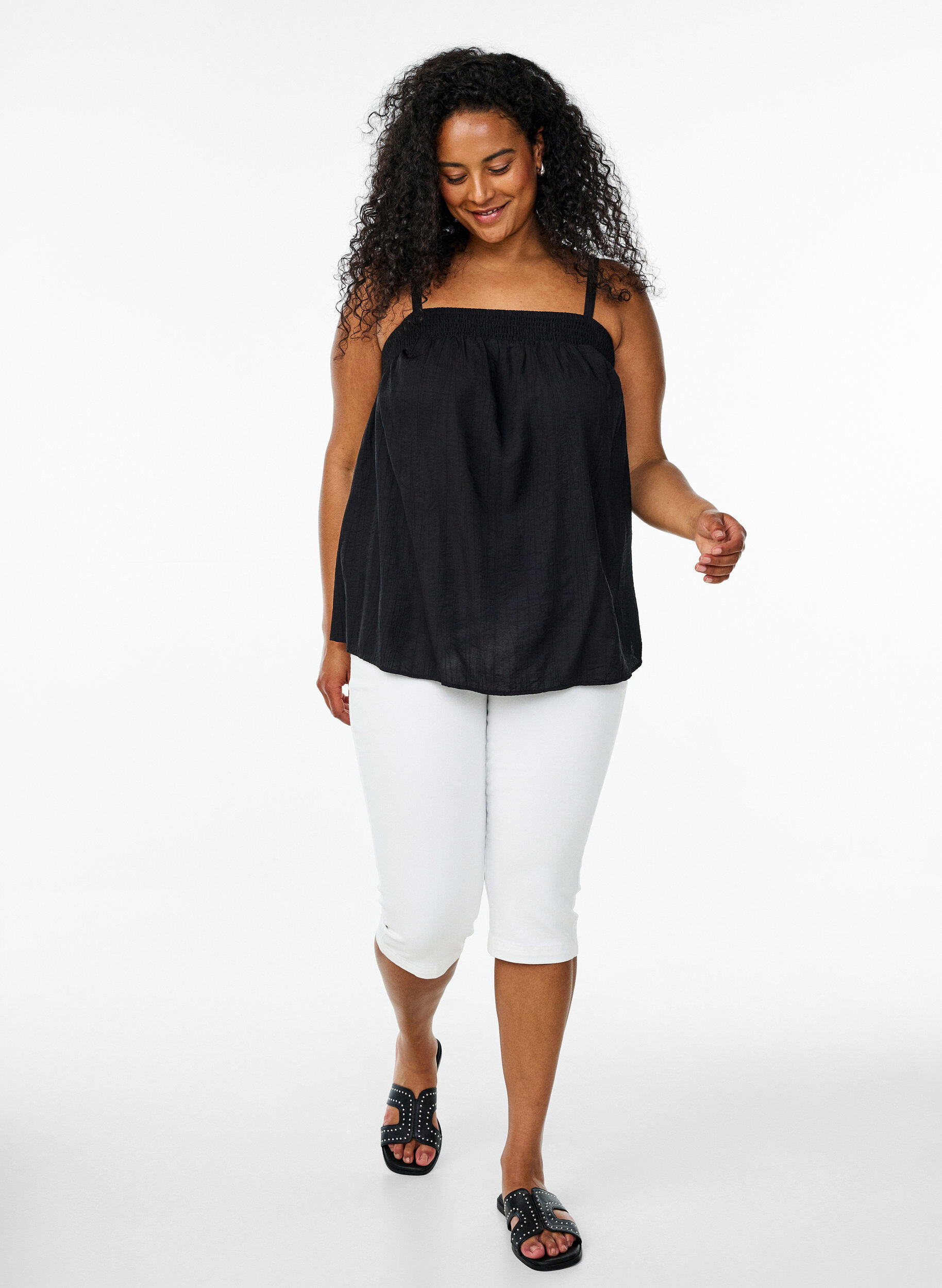 Zizzi Viskose top med smalle stropper, Sort, Model image number 1