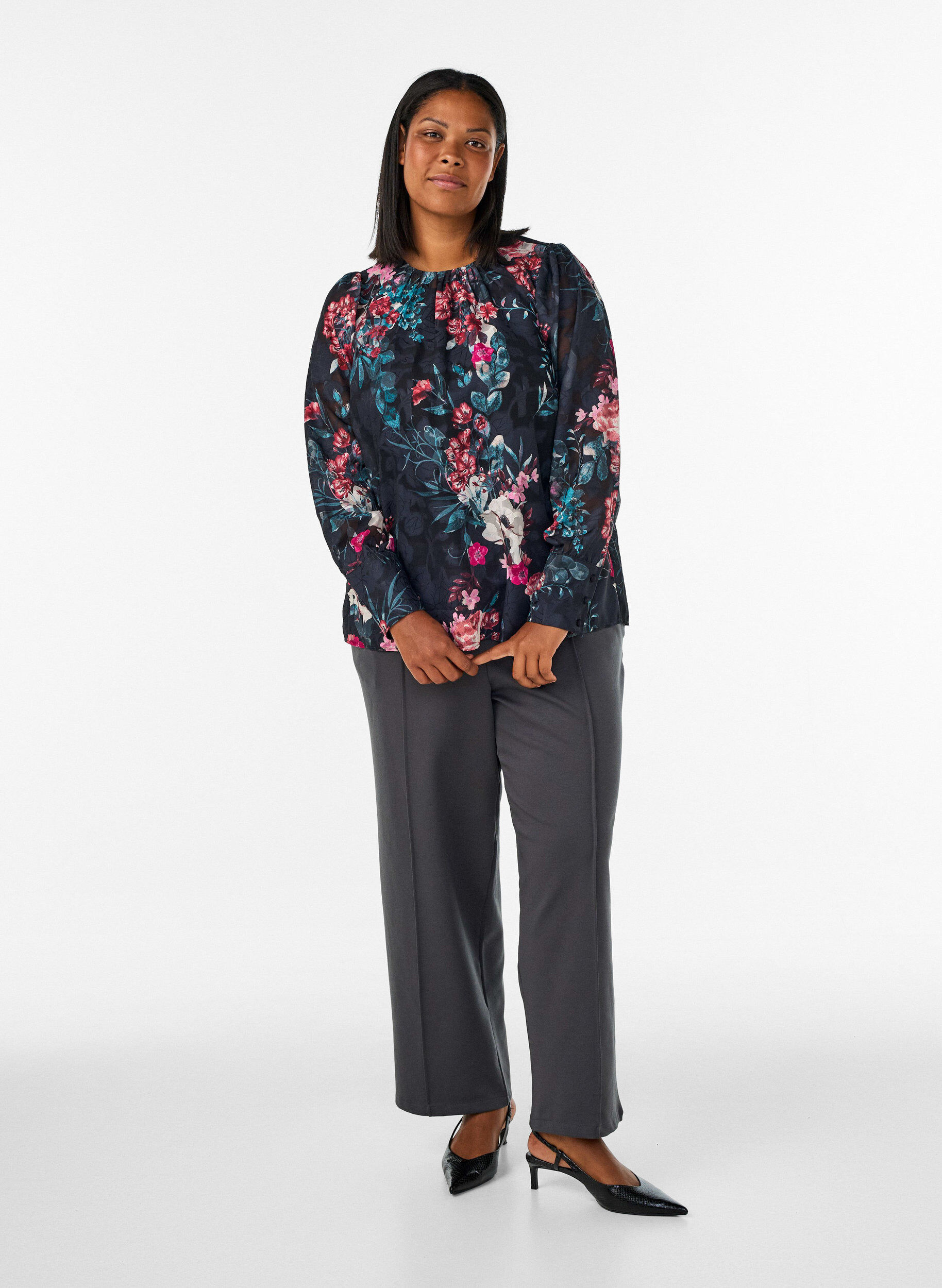 ZizziBlomstret bluse med v&aelig;vet struktur, Sort, Model image number 1