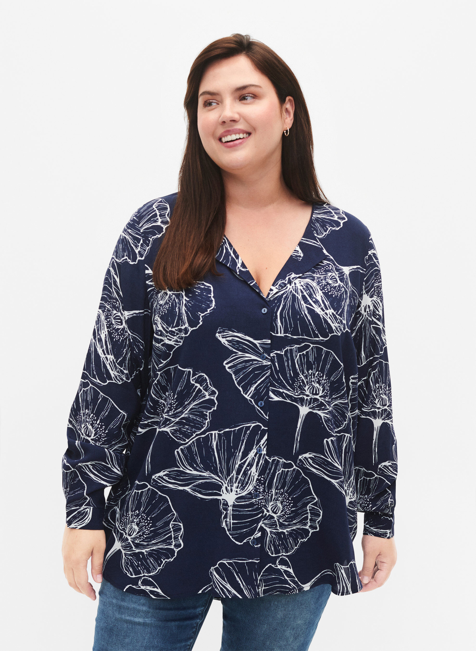 Zizzi Viskose skjorte med blomsterprint og lange &aelig;rmer, Navy B./Big Fl.AOP, Model image number 0