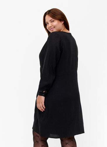 Langærmet kjole i viskose med wrap-look, Black, Model image number 1