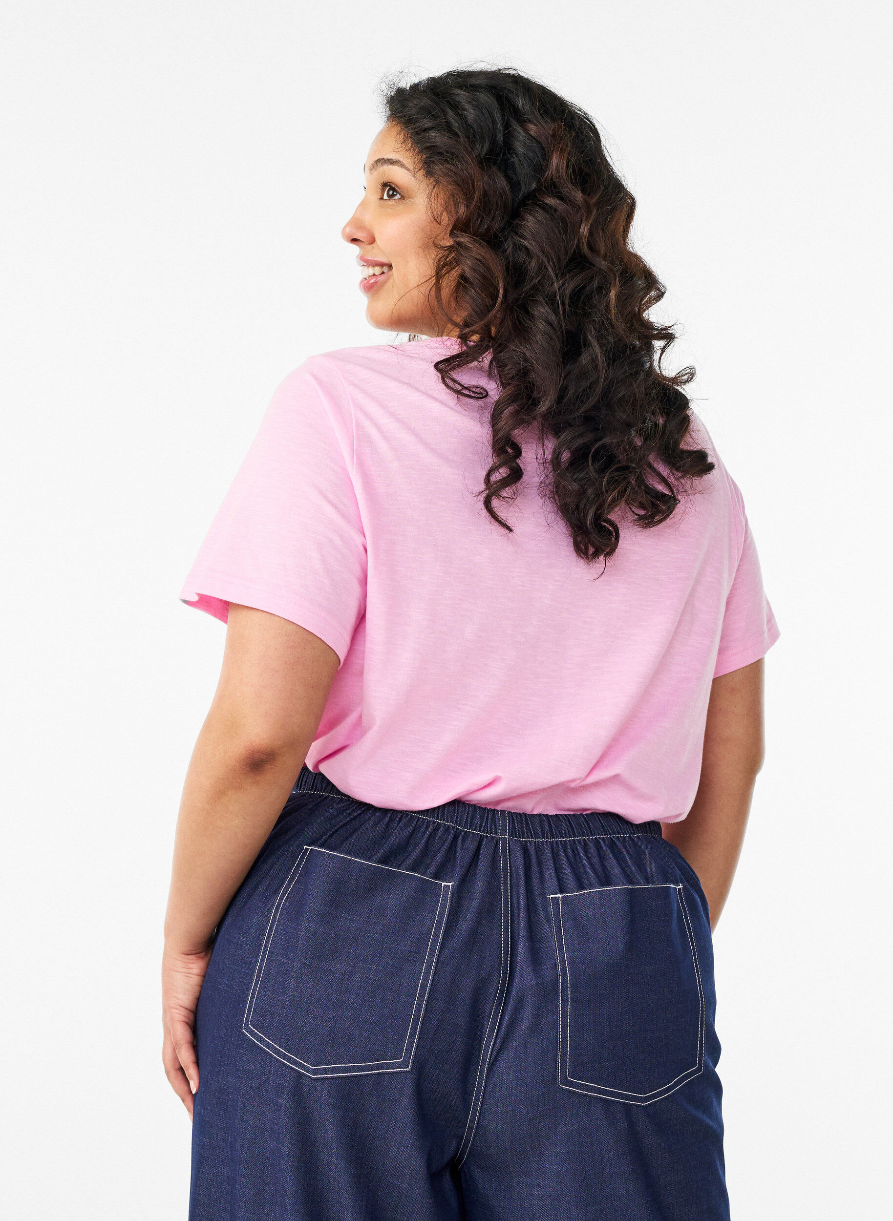 Zizzi T-shirt med knapdetalje, Lyser&oslash;d, Model image number 2