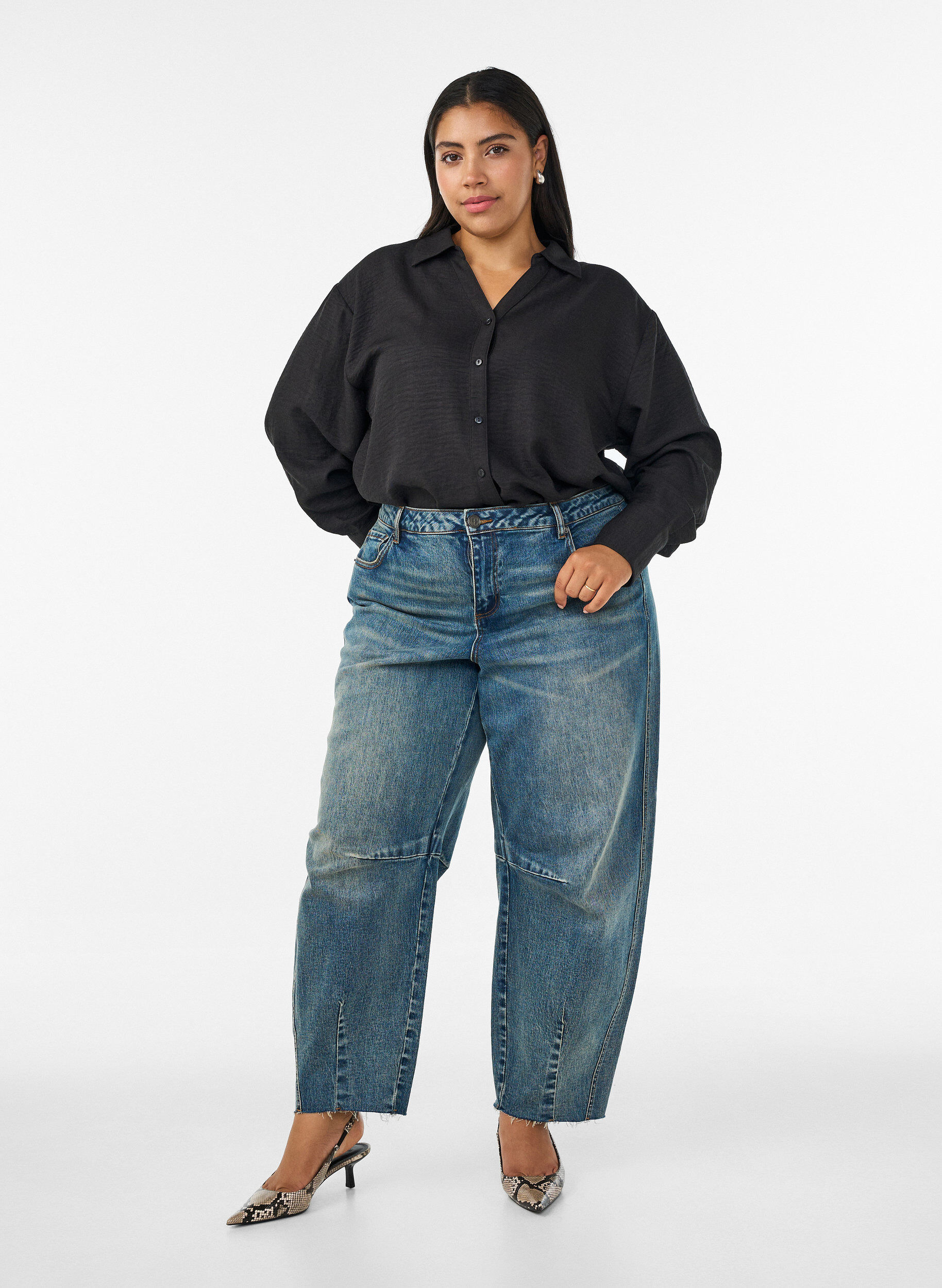 ZizziL&oslash;s skjorte med V-udsk&aelig;ring, Sort, Model image number 1