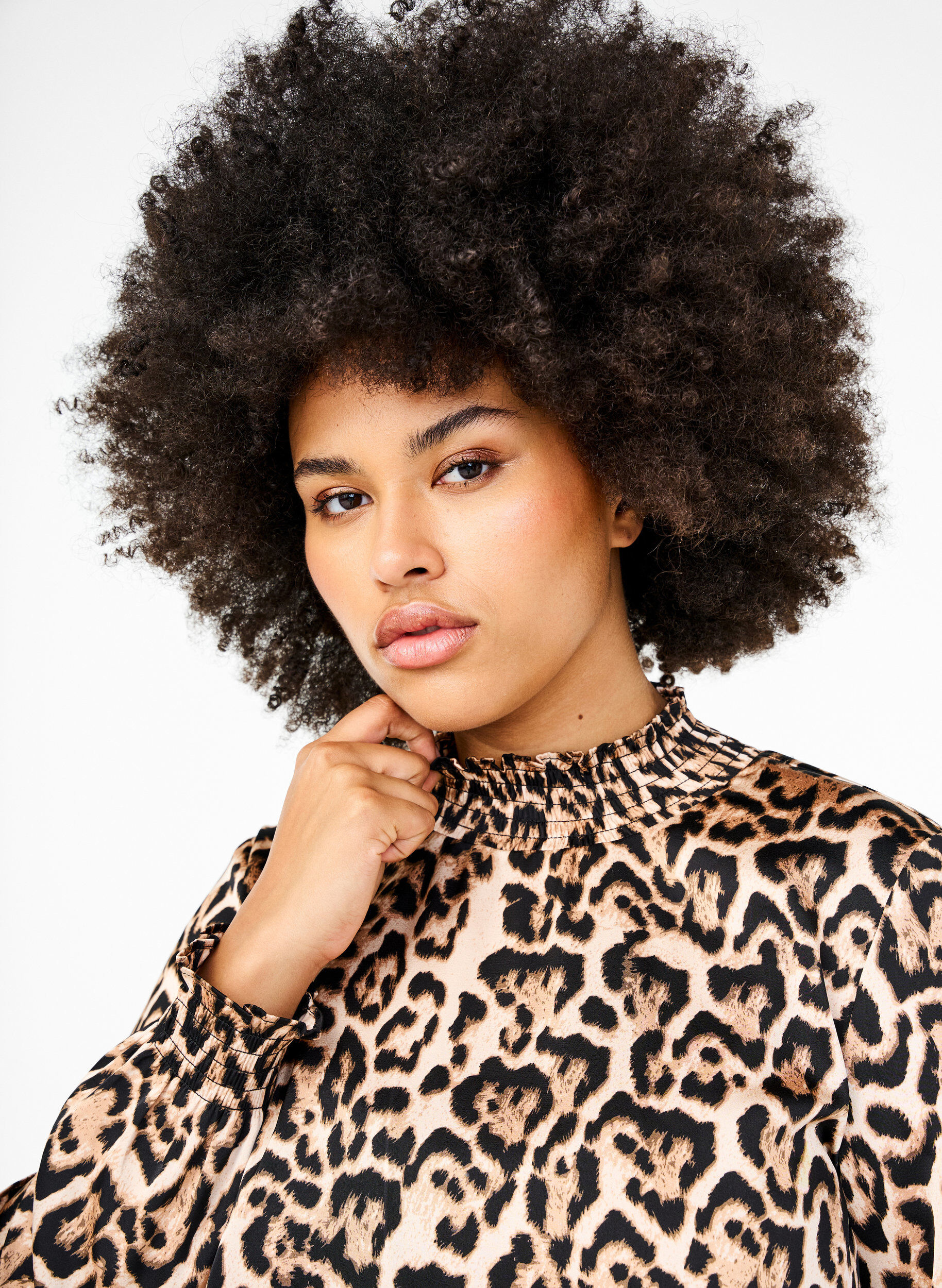 Zizzi Bluse med smock og leopardprint, Brun, Model image number 3