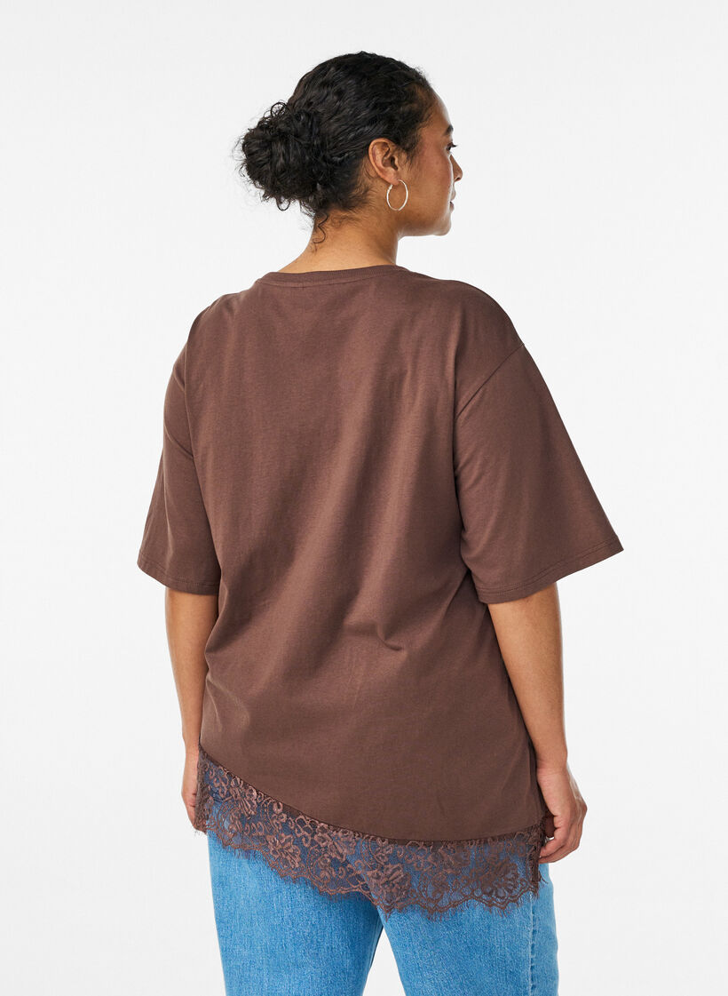 T-shirt med asymmetrisk blondekant, Brun, Model image number 2