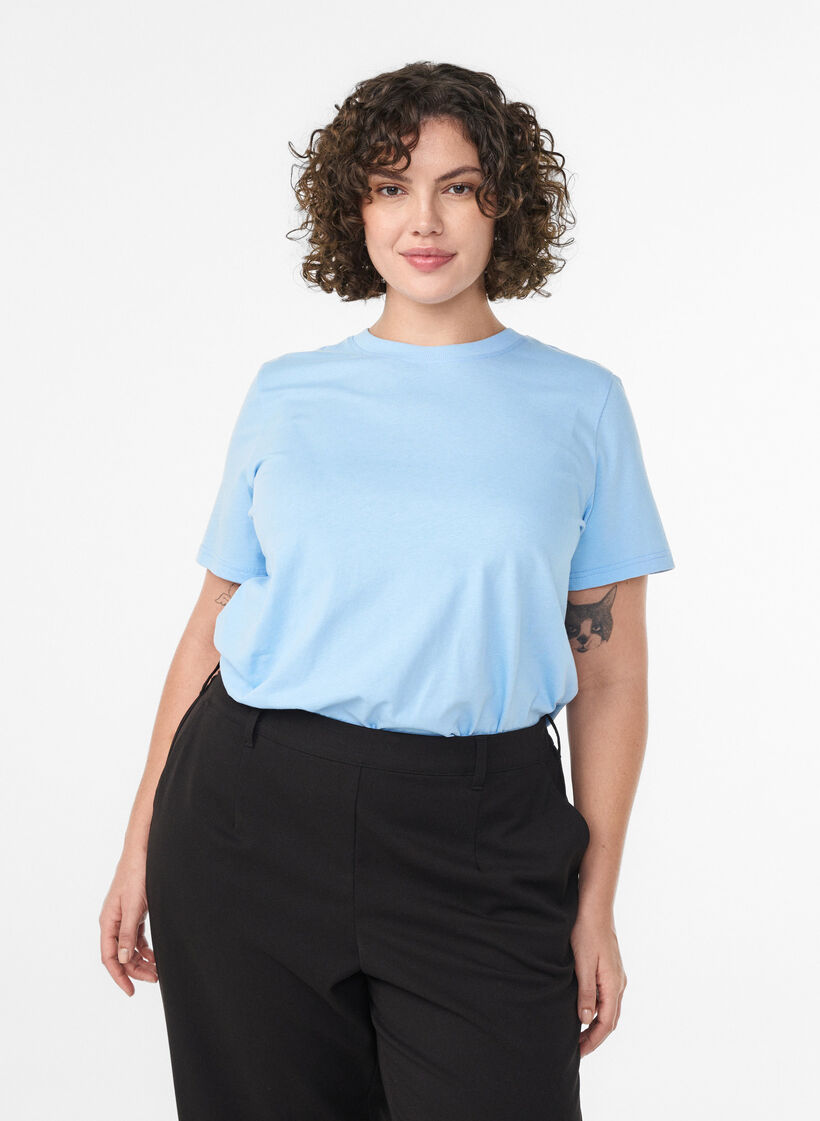 Basis t-shirt i bomuld med rund hals, Bl&aring;, Model image number 0