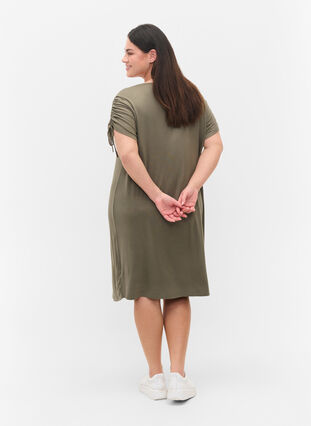 Kortærmet viskose kjole med snøredetalje, Dusty Olive, Model image number 1