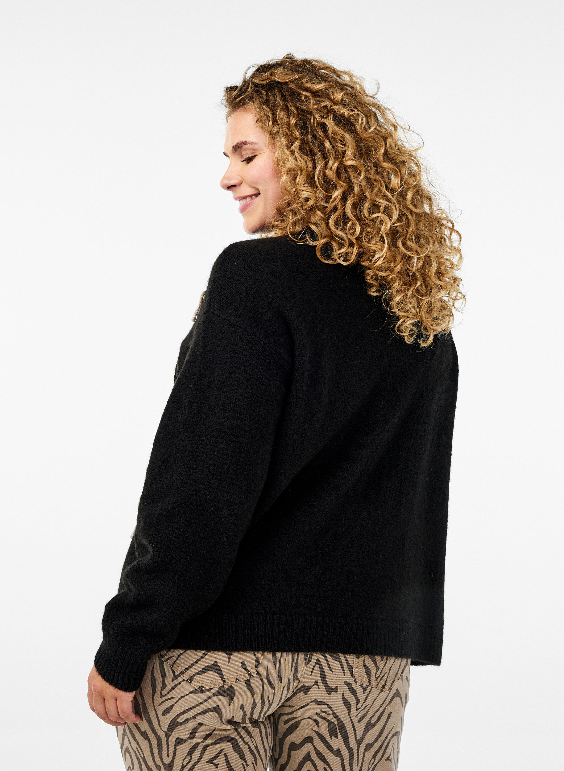 Zizzi Kort strikcardigan med sl&oslash;jfer, Black Comb, Model image number 1