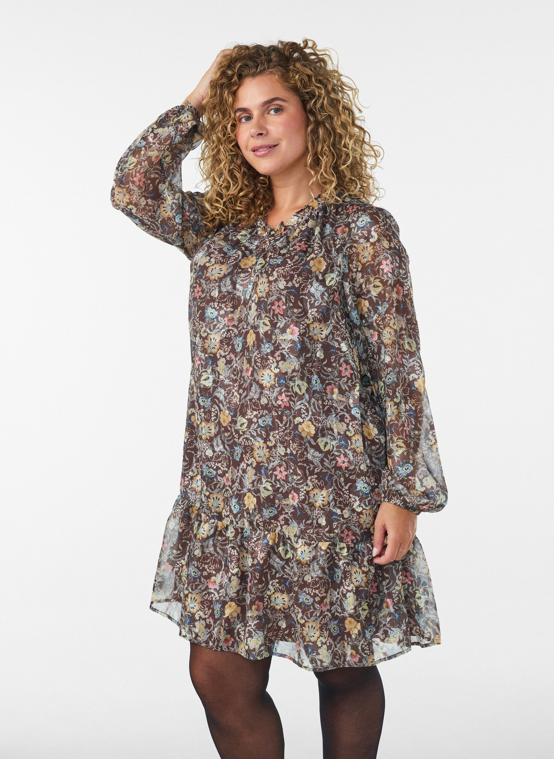 ZizziChiffonkjole med blomsterprint og fl&aelig;selag, Brun, Model image number 0