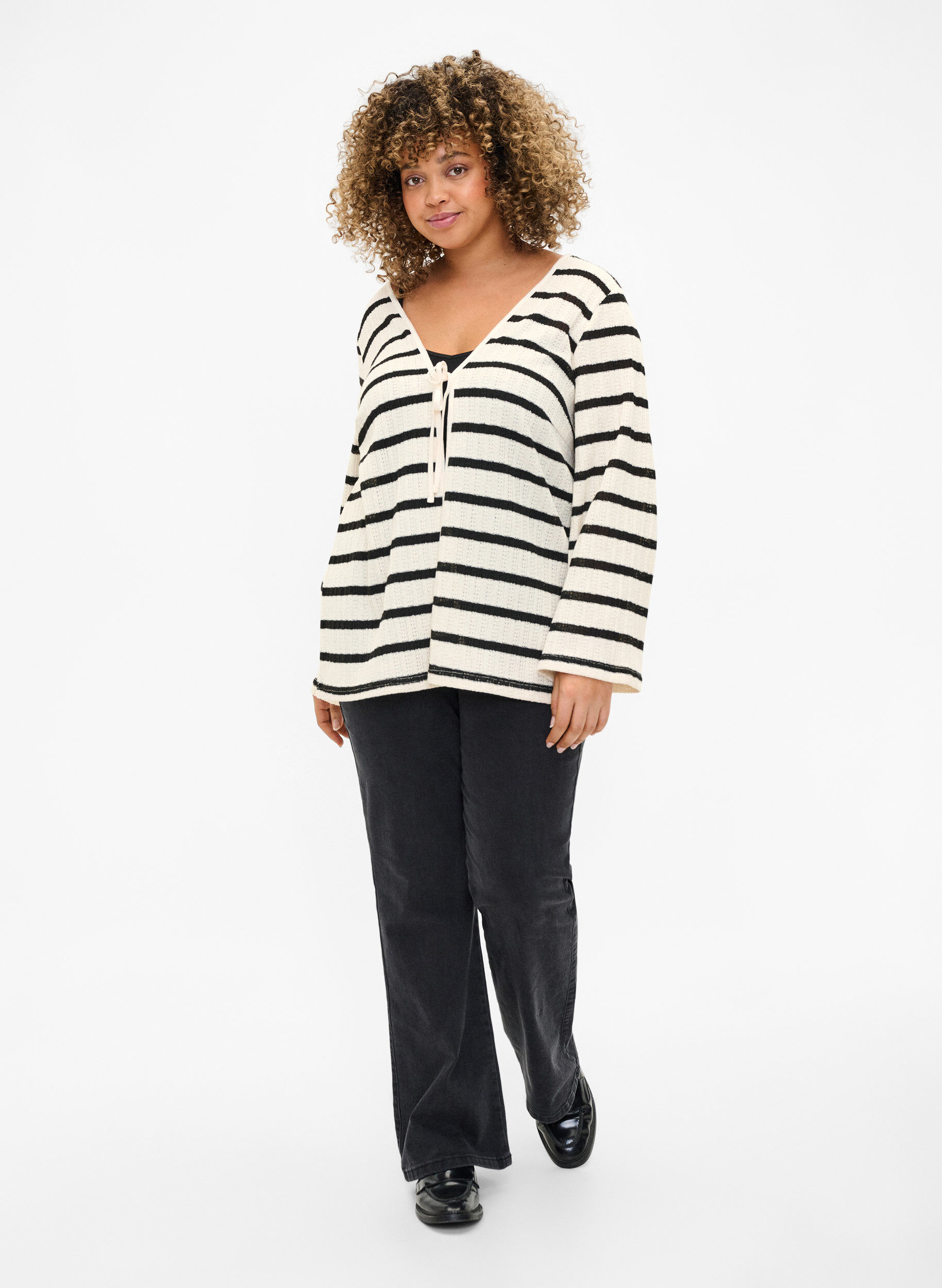 Zizzi Stribet cardigan med bindeb&aring;nd, Sand Black Stripe, Model image number 2