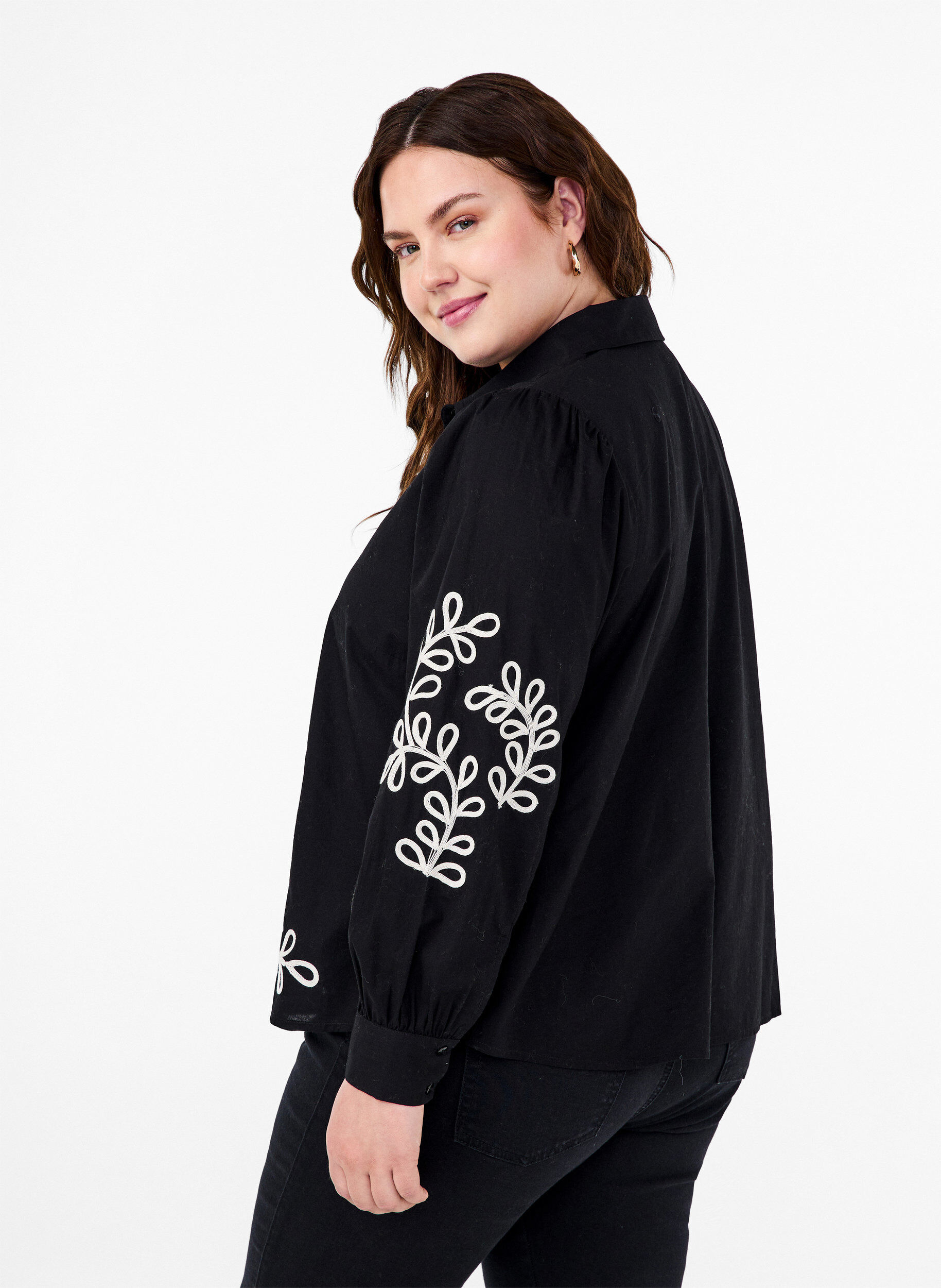 Zizzi L&oslash;s skjorte i bomuld med broderi, Black, Model image number 1