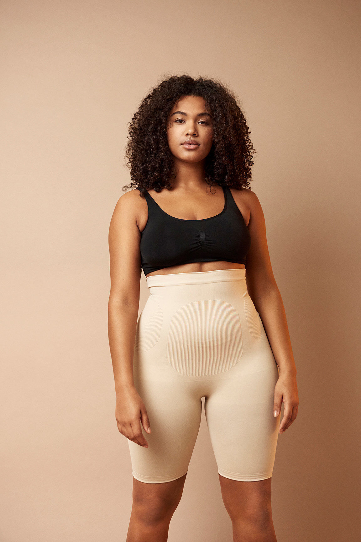 Zizzi H&oslash;jtaljede shapewear shorts, Beige, Image image number 1
