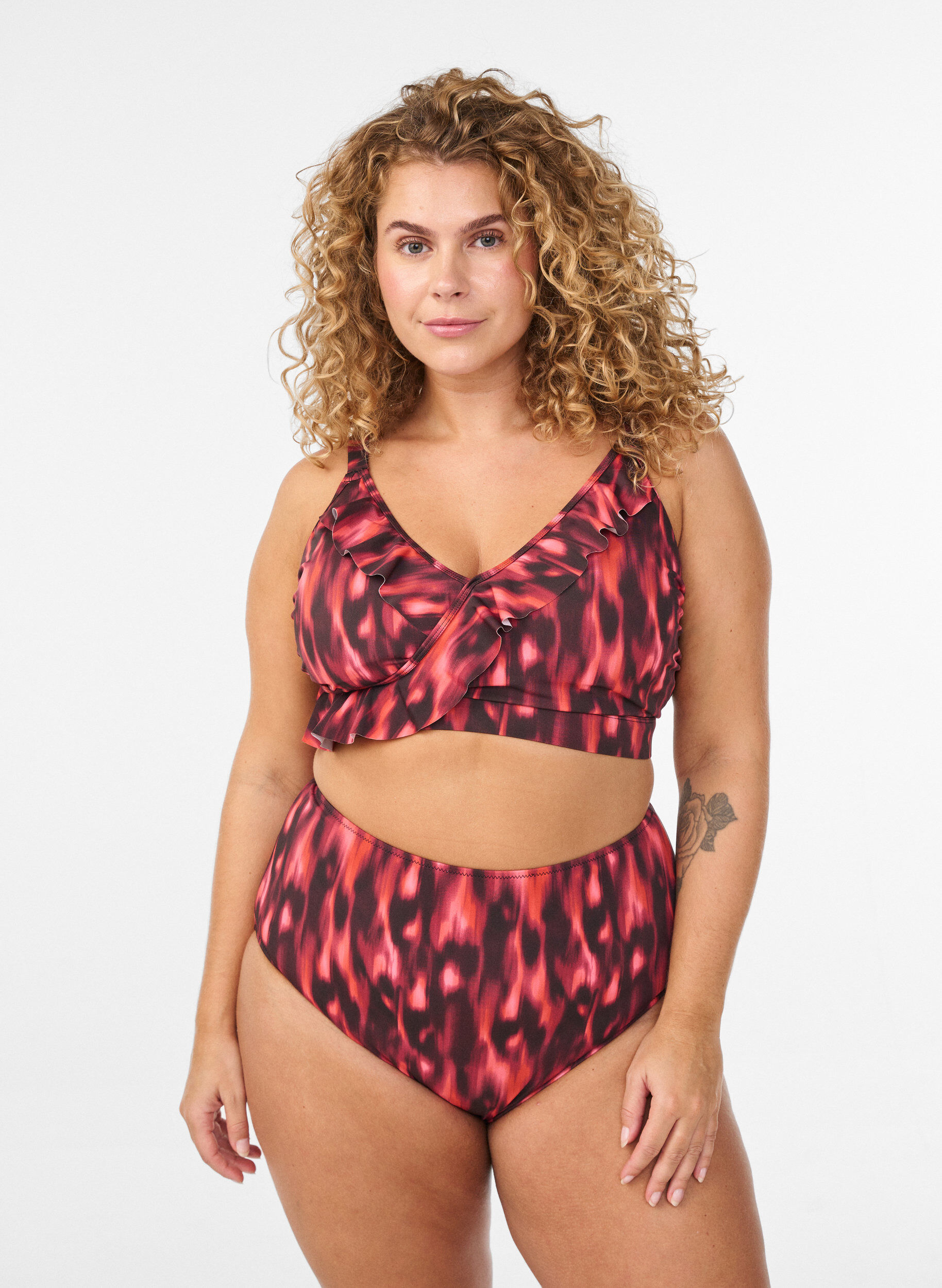 Bikinitrusser med print og h&oslash;j talje, R&oslash;d, Model
