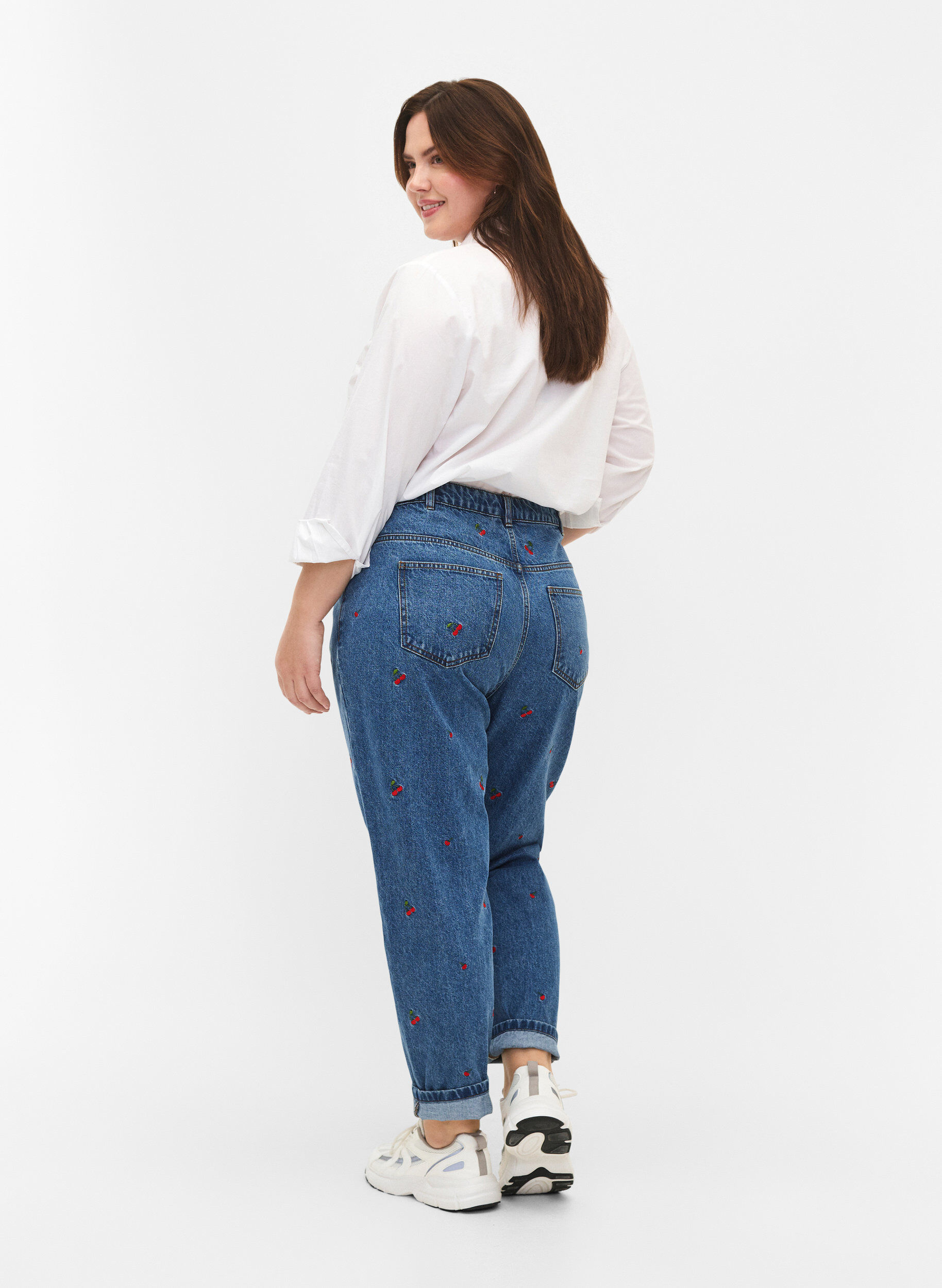 Zizzi Mille mom fit jeans med broderi, Bl&aring;, Model image number 1